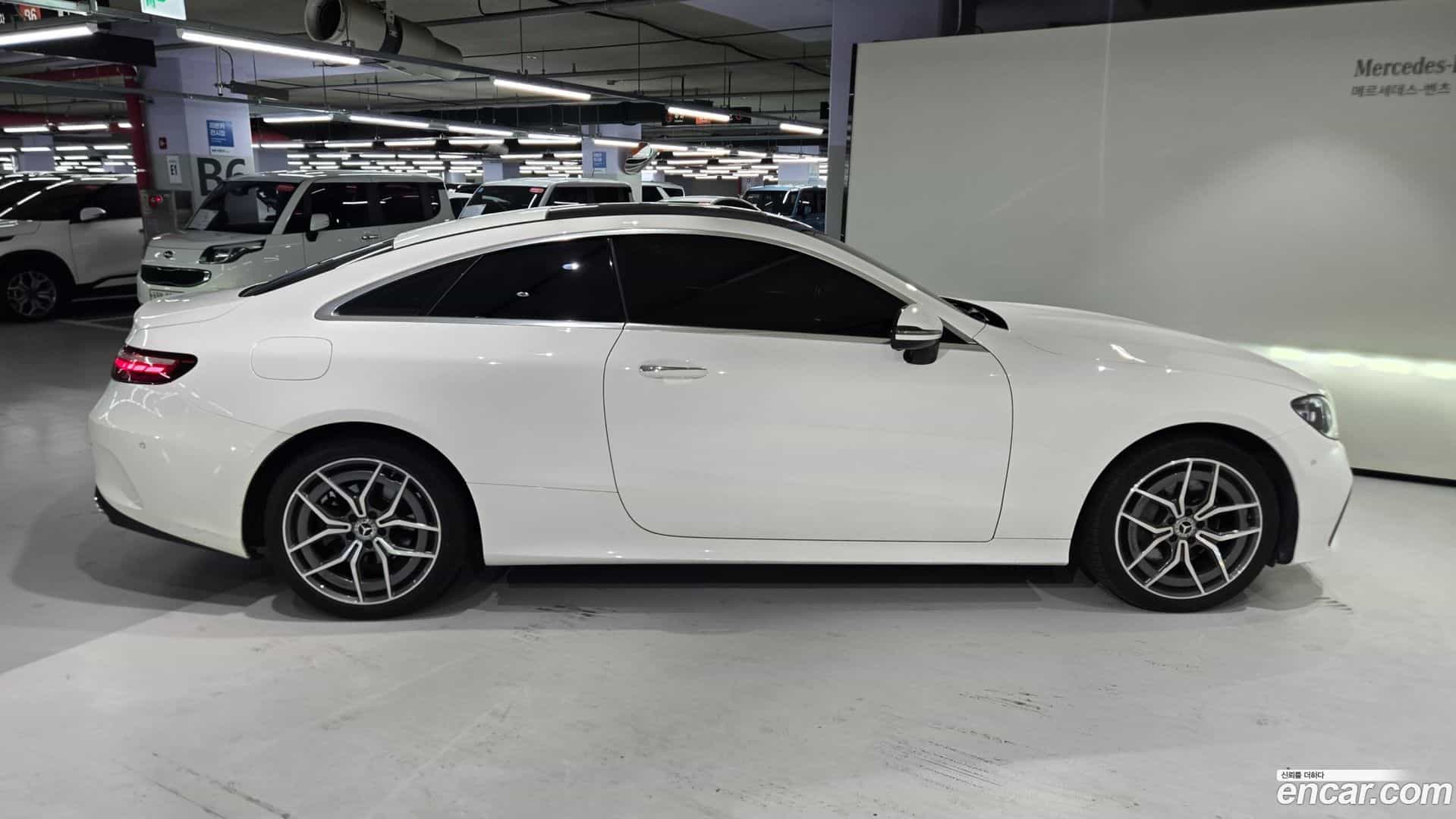 E-Class Mercedes-Benz 2022.6-INNER-009