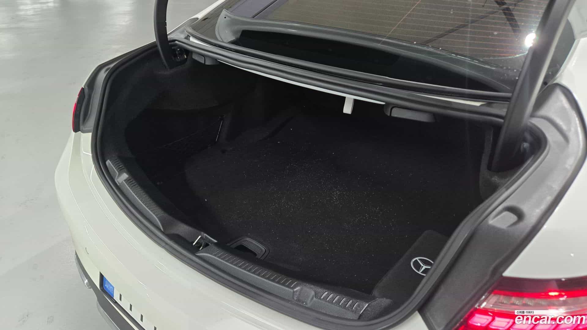 E-Class Mercedes-Benz 2022.6-INNER-010
