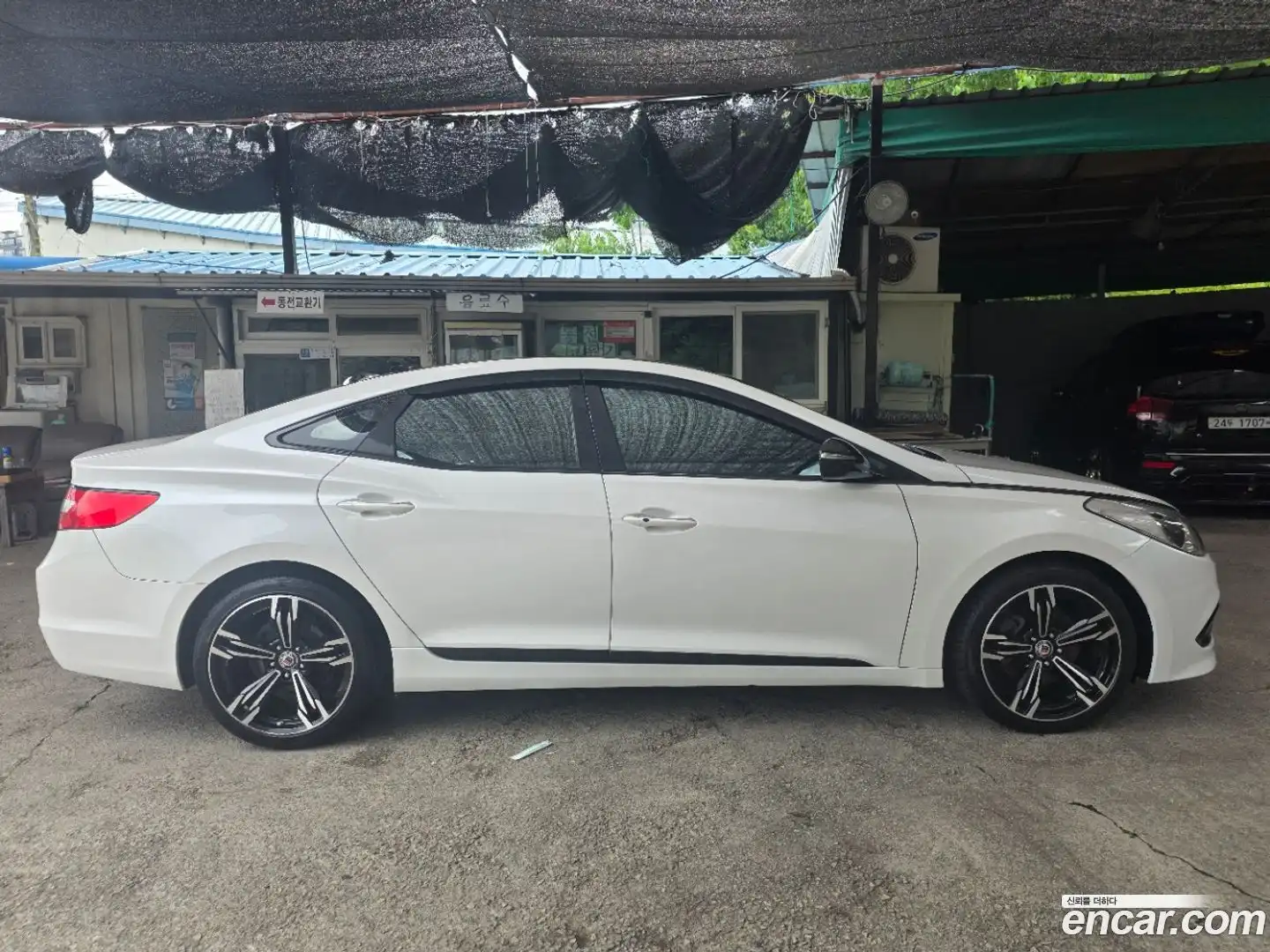 Grandeur Hyundai 2016.0-OUTER-004