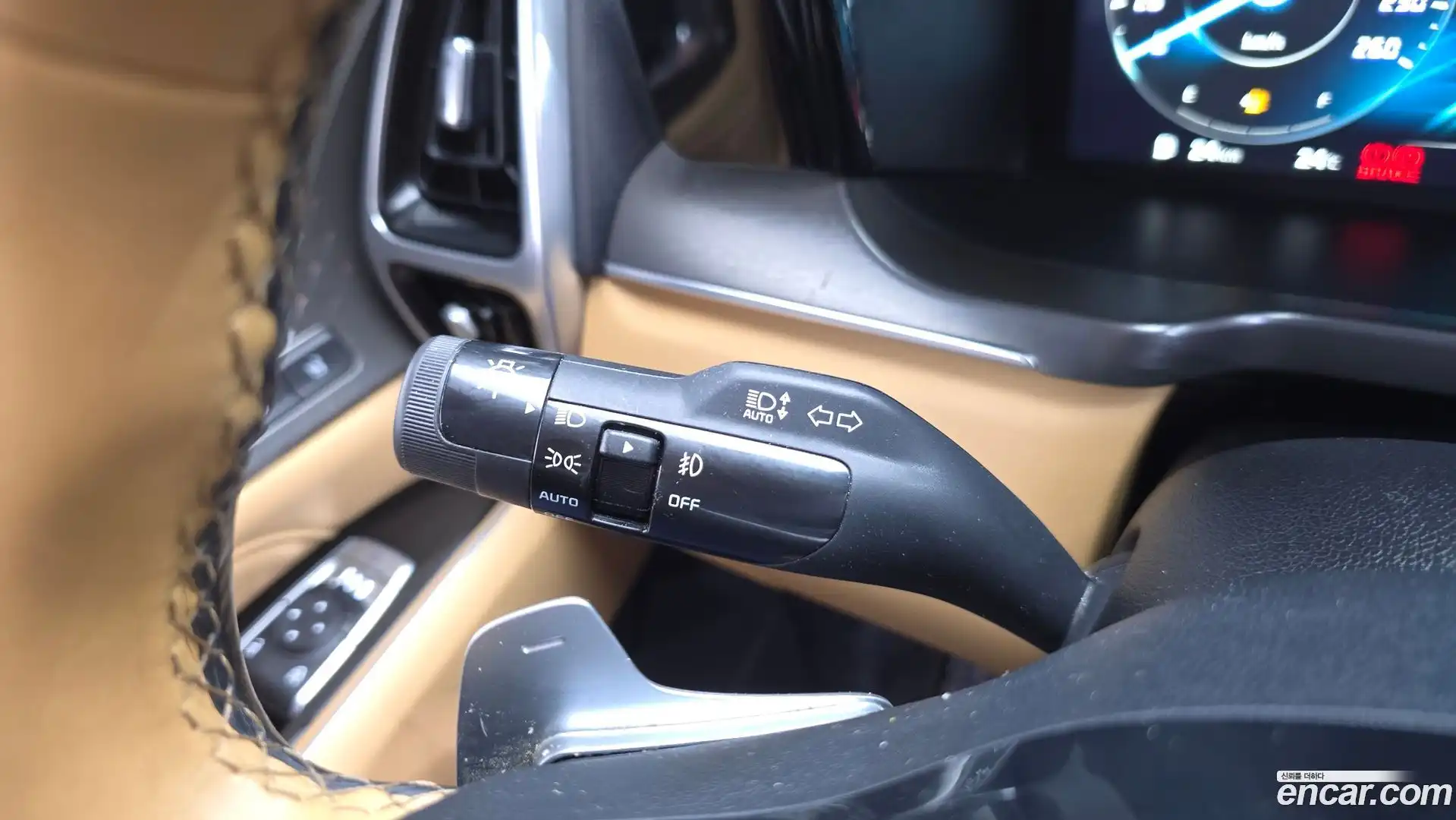 Sorento Kia 2023.0-OPTION-043