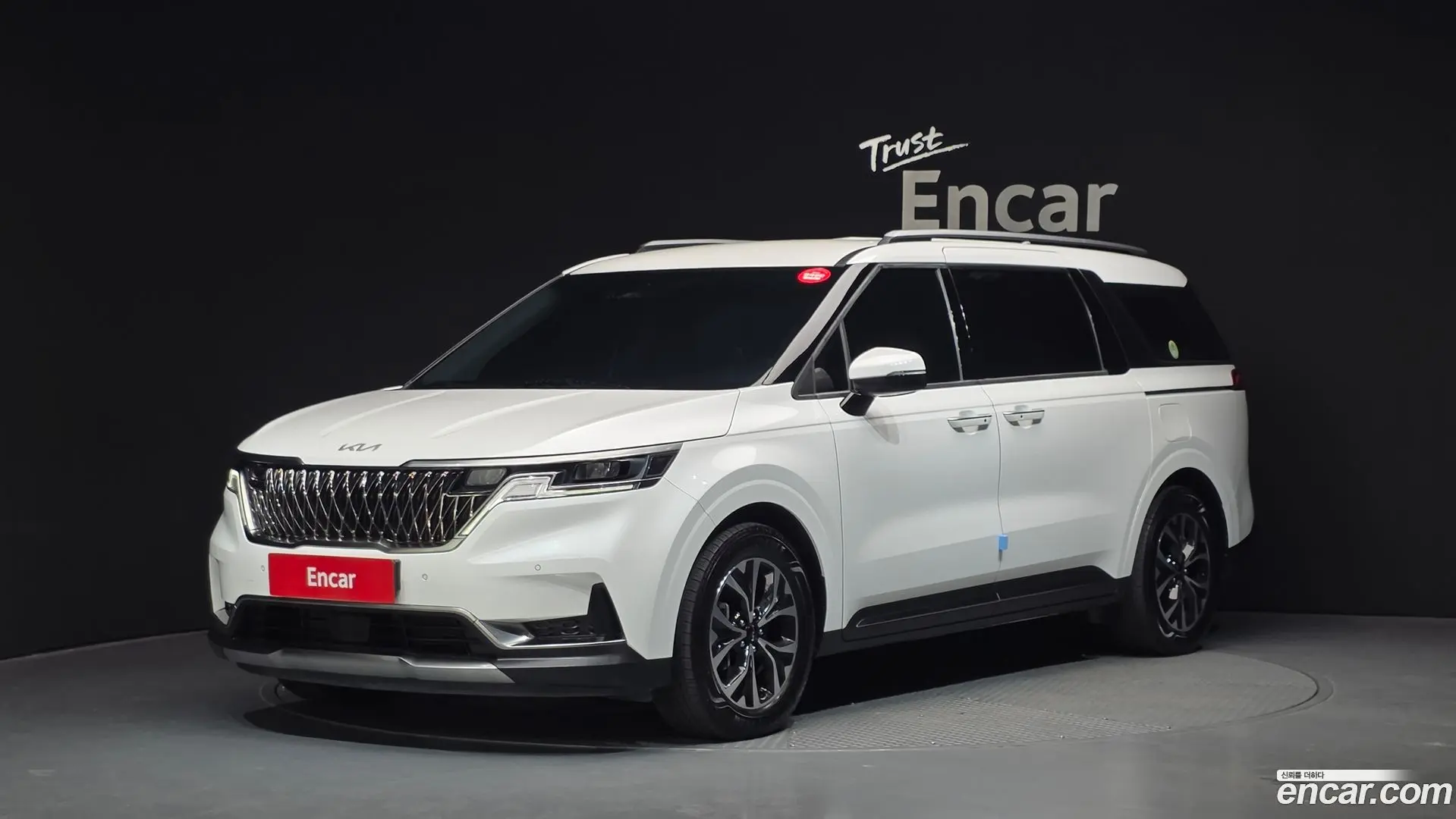 Main__Slider__Photo:Canival Kia 2023.3-0