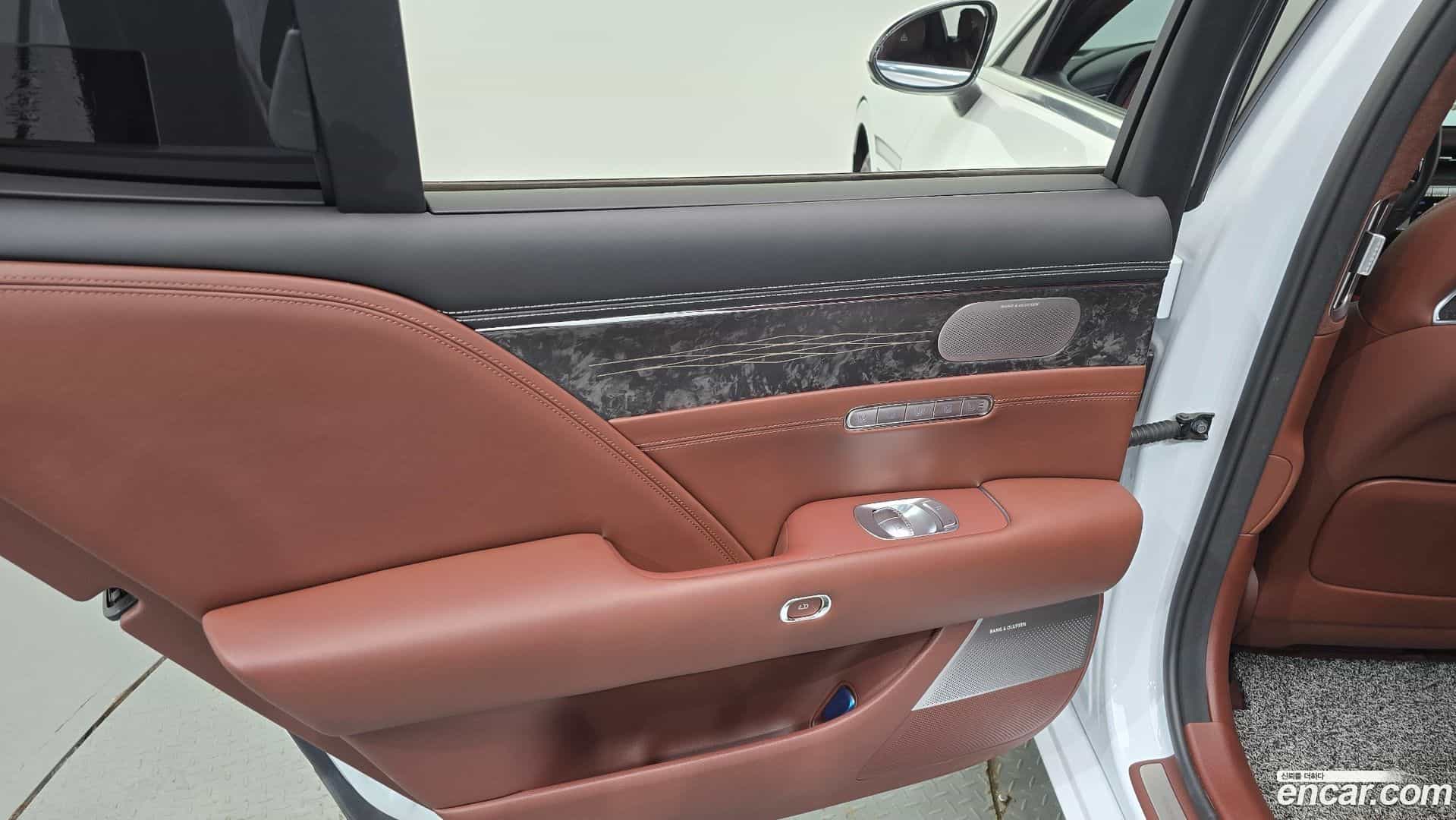 G90 Genesis 2023.0-INNER-035