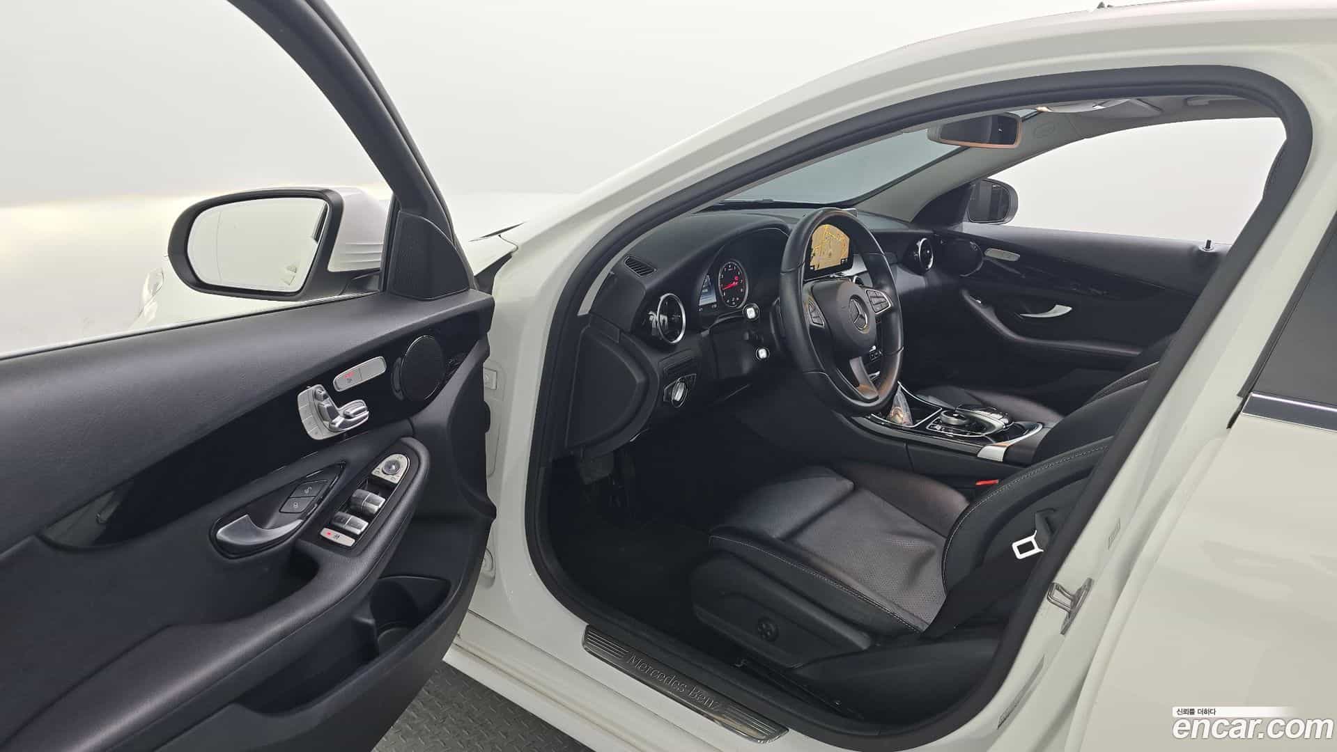 C-Class Mercedes-Benz 2017.1-INNER-010