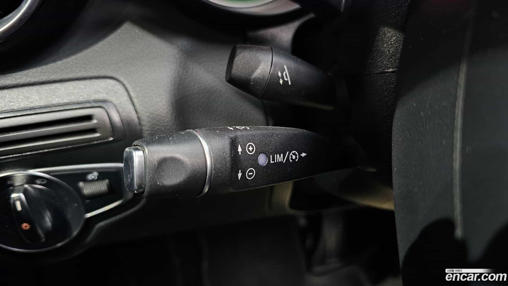 C-Class Mercedes-Benz 2018.3-OPTION-024