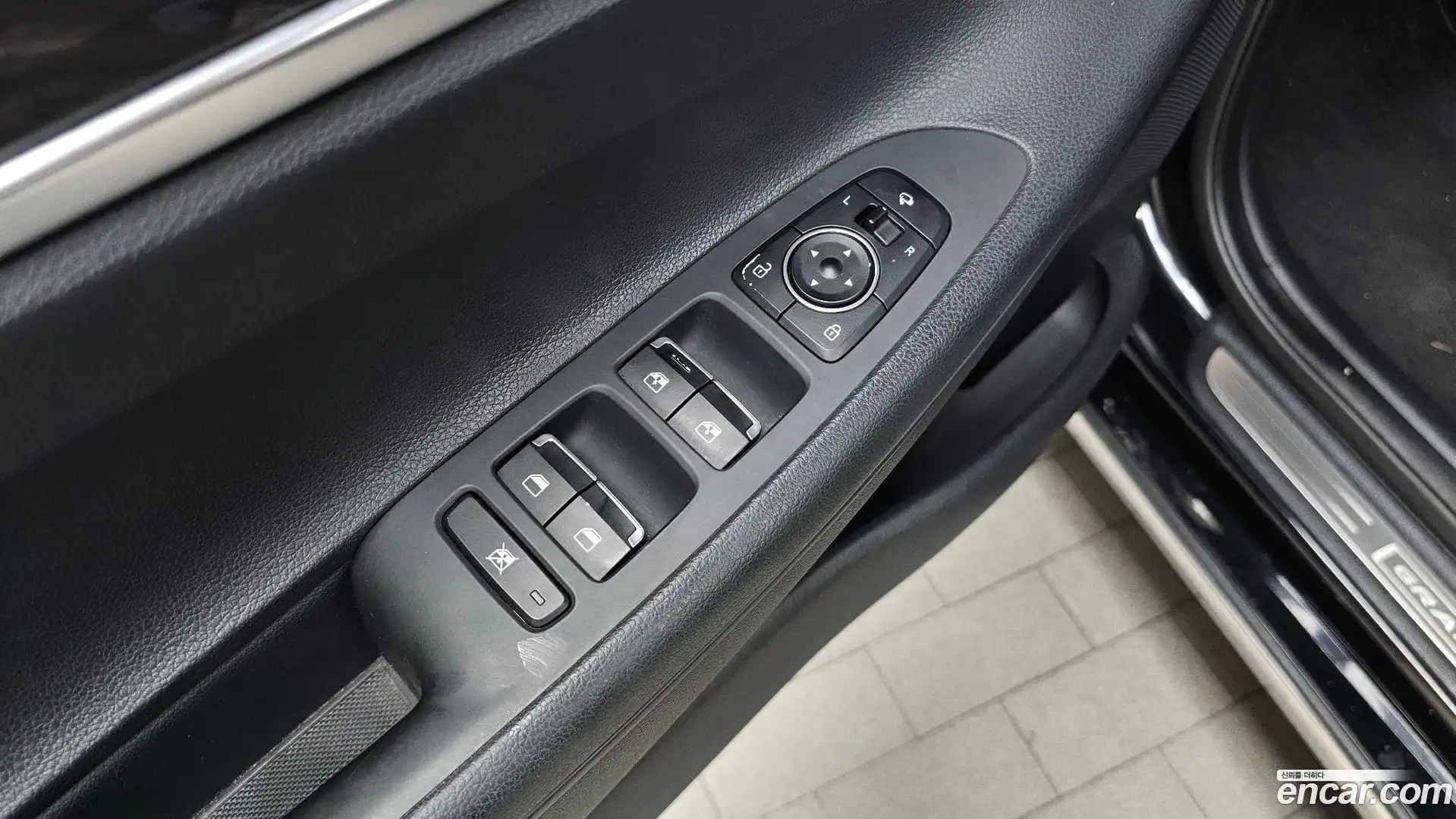 Grandeur Hyundai 2019.4-OPTION-041