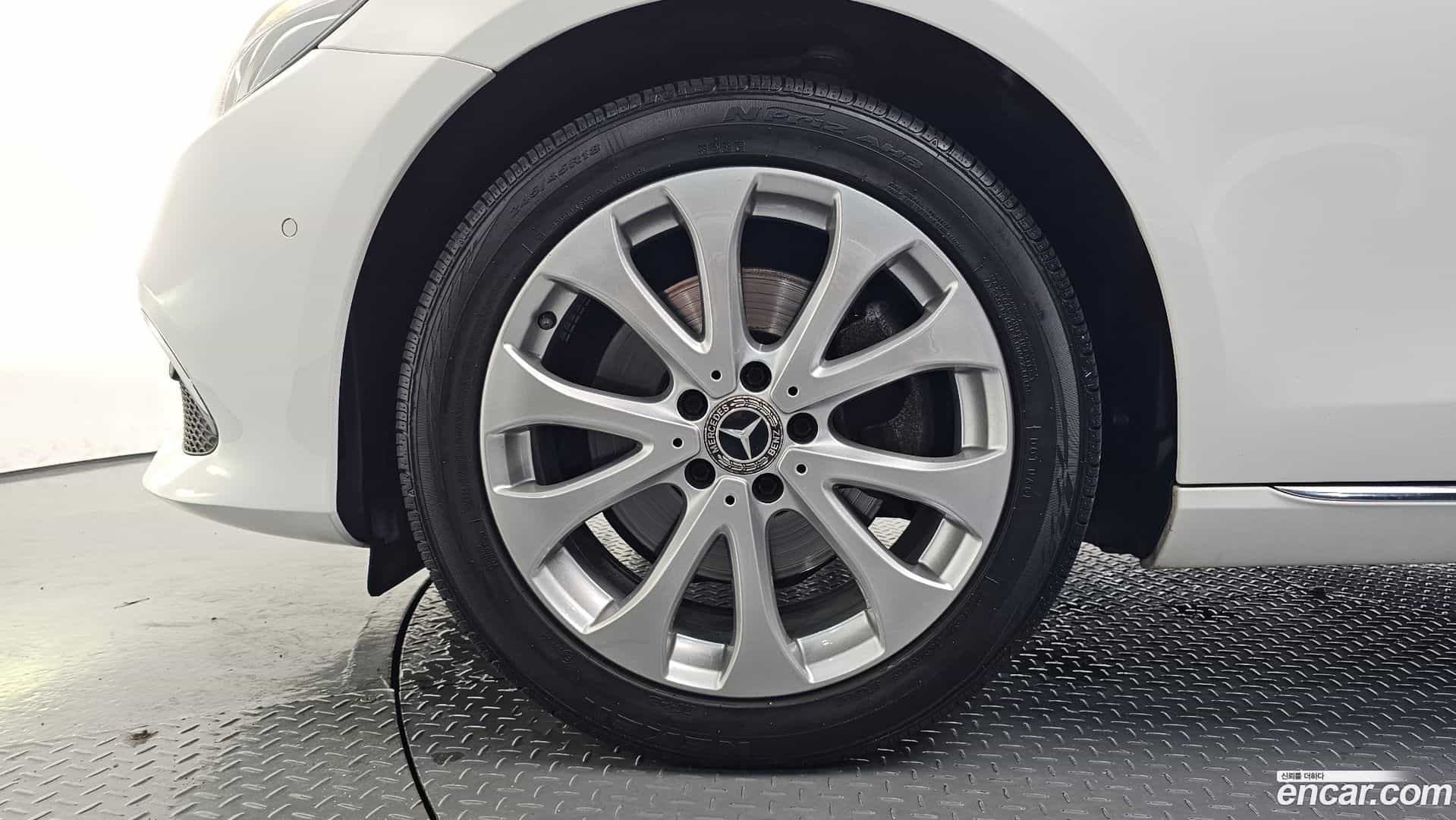 E-Class Mercedes-Benz 2019.4-OUTER-005