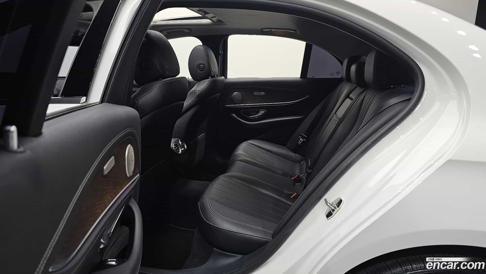 E-Class Mercedes-Benz 2019.4-OPTION-016