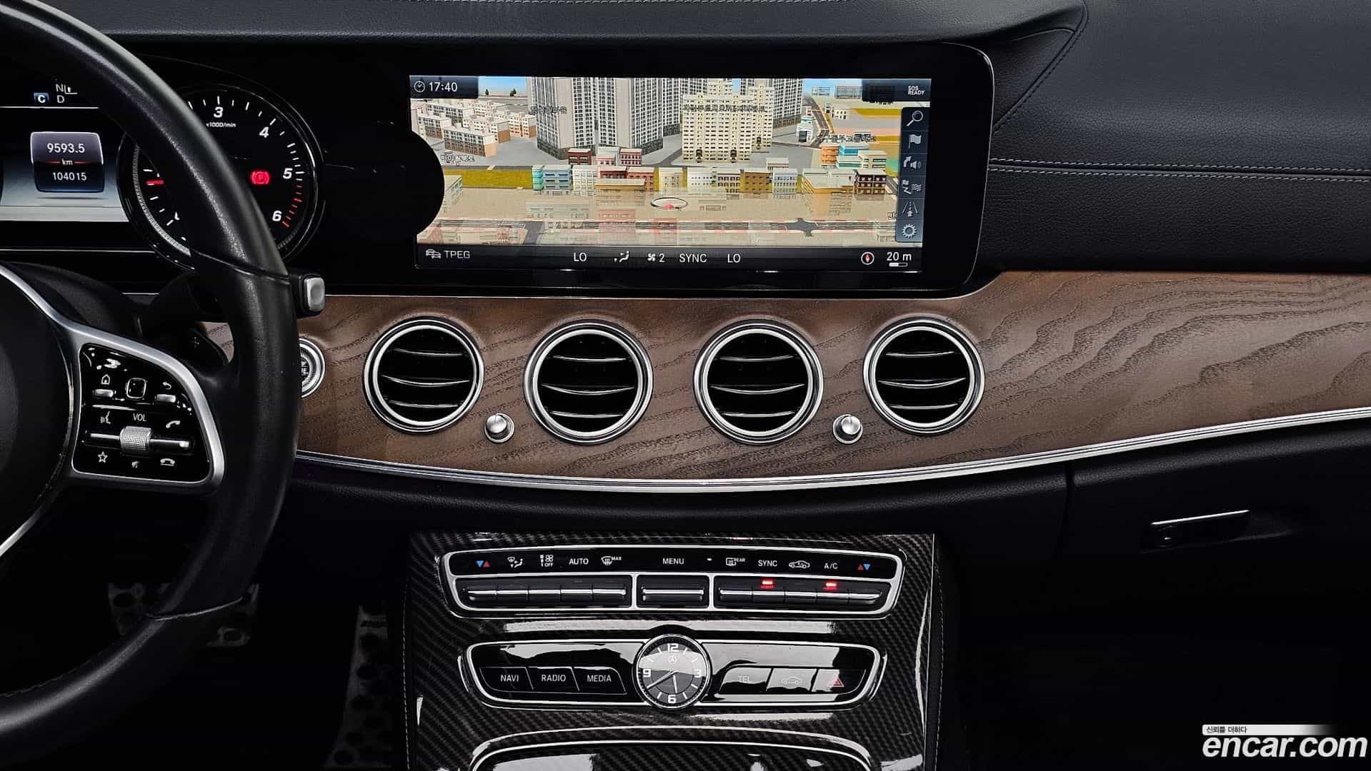 E-Class Mercedes-Benz 2019.4-OPTION-019