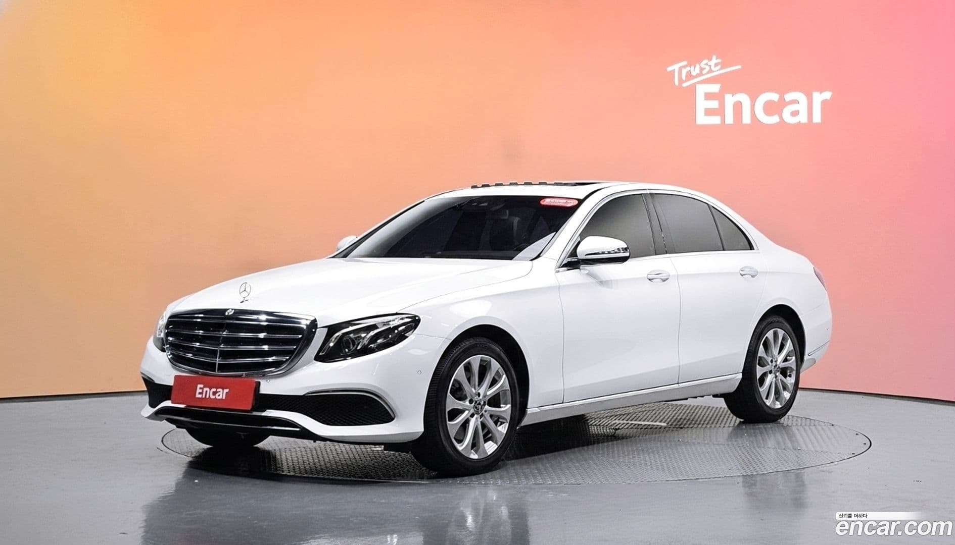Main__Slider__Photo:E-Class Mercedes-Benz 2019.4-0