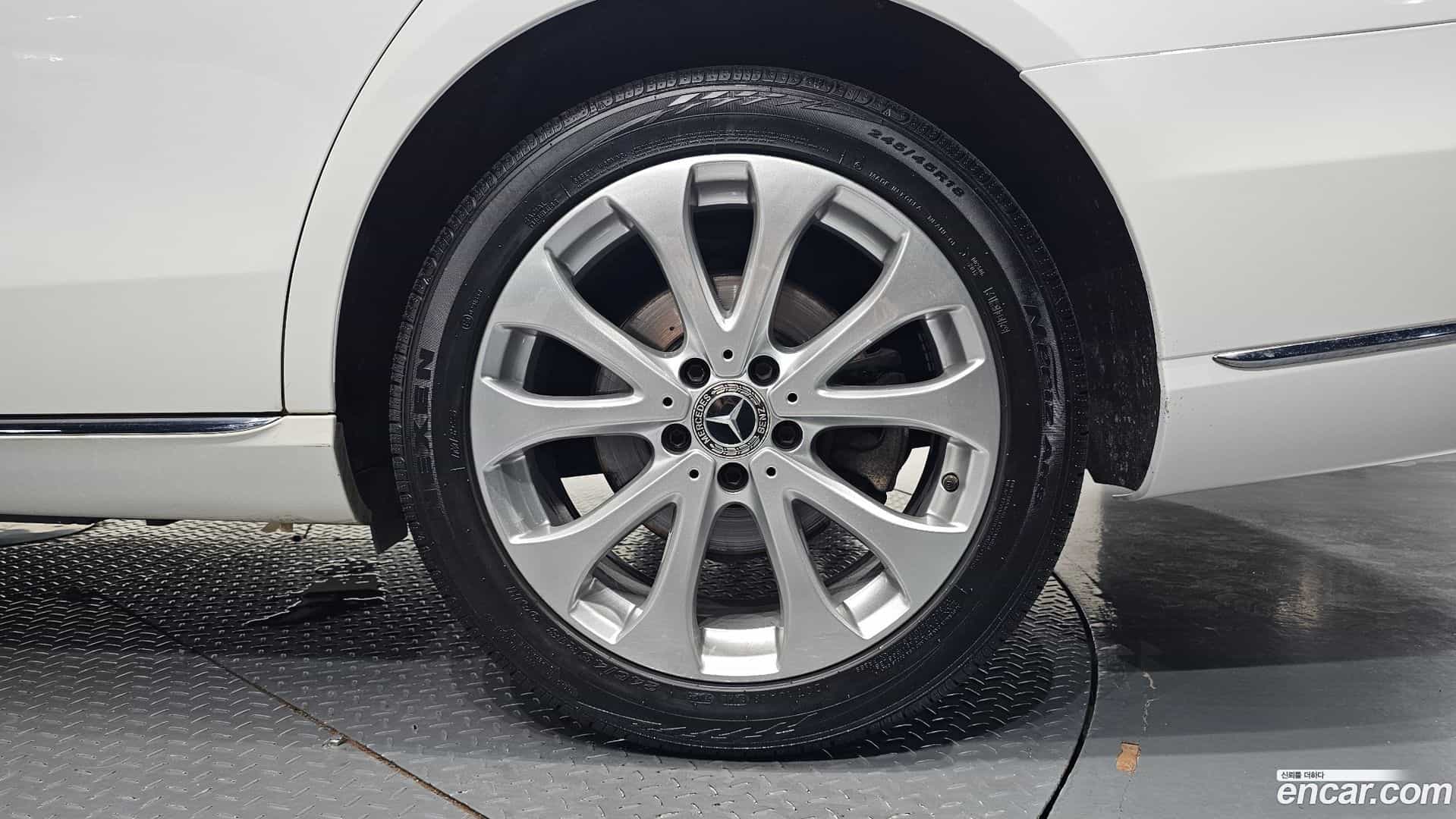 E-Class Mercedes-Benz 2019.4-OUTER-031
