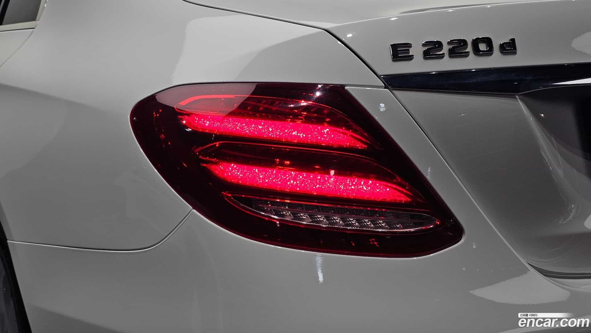 E-Class Mercedes-Benz 2019.4-OUTER-033