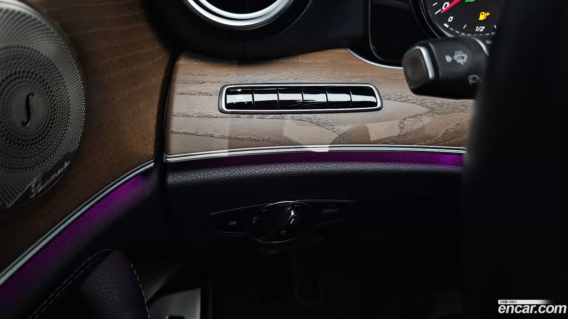 E-Class Mercedes-Benz 2019.4-OPTION-041