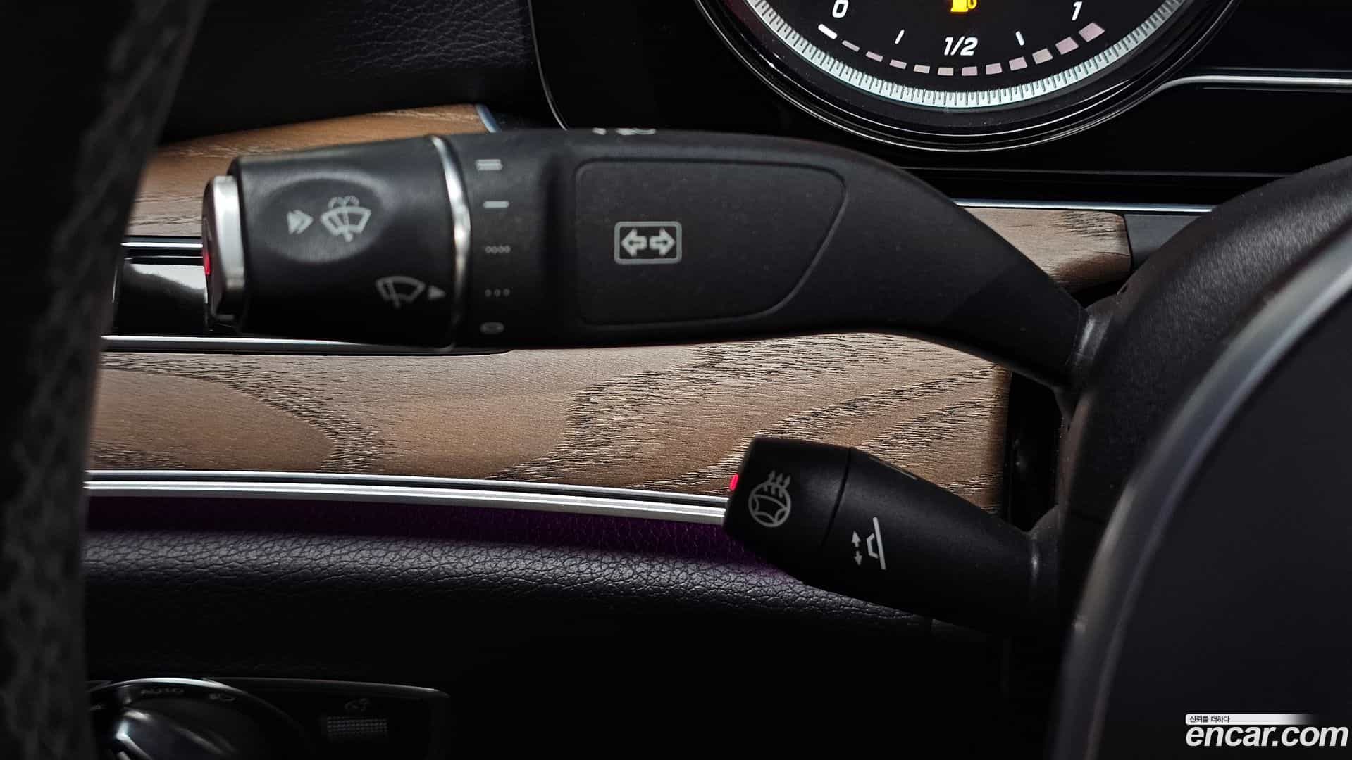E-Class Mercedes-Benz 2019.4-OPTION-042