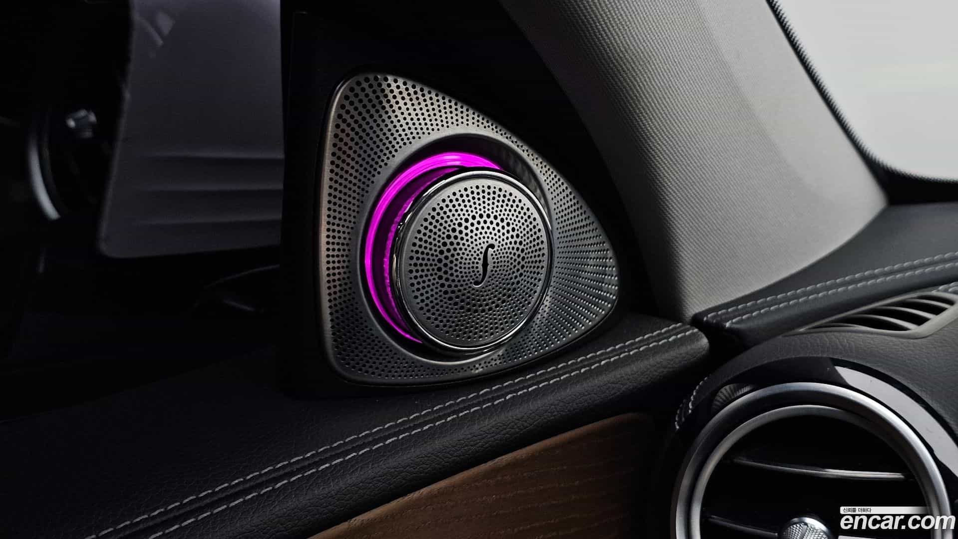 E-Class Mercedes-Benz 2019.4-OPTION-043