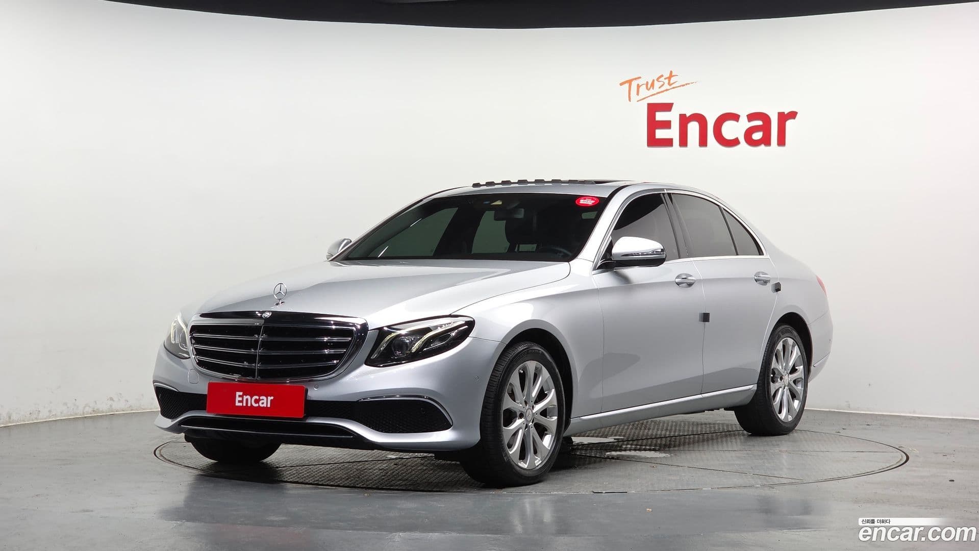 Main__Slider__Photo:E-Class Mercedes-Benz 2016.8-0