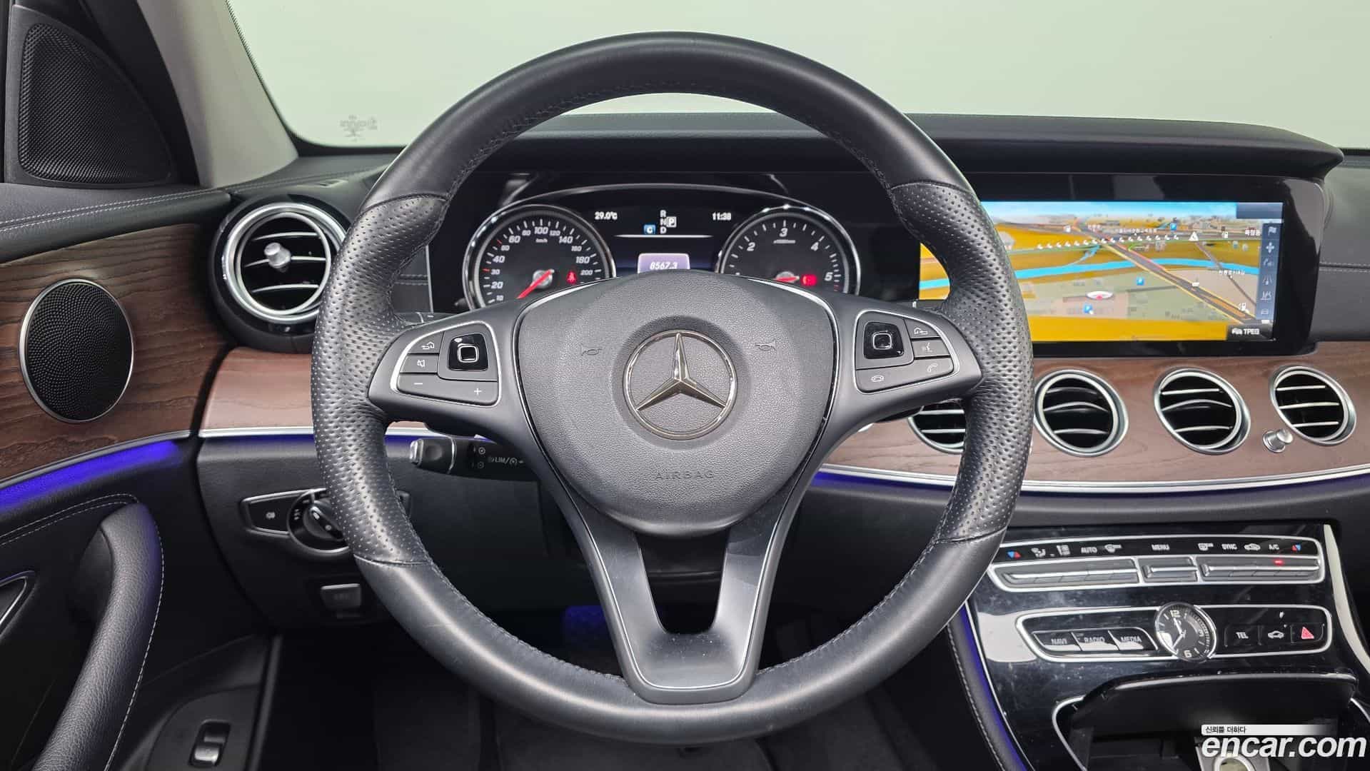 E-Class Mercedes-Benz 2016.8-OPTION-017