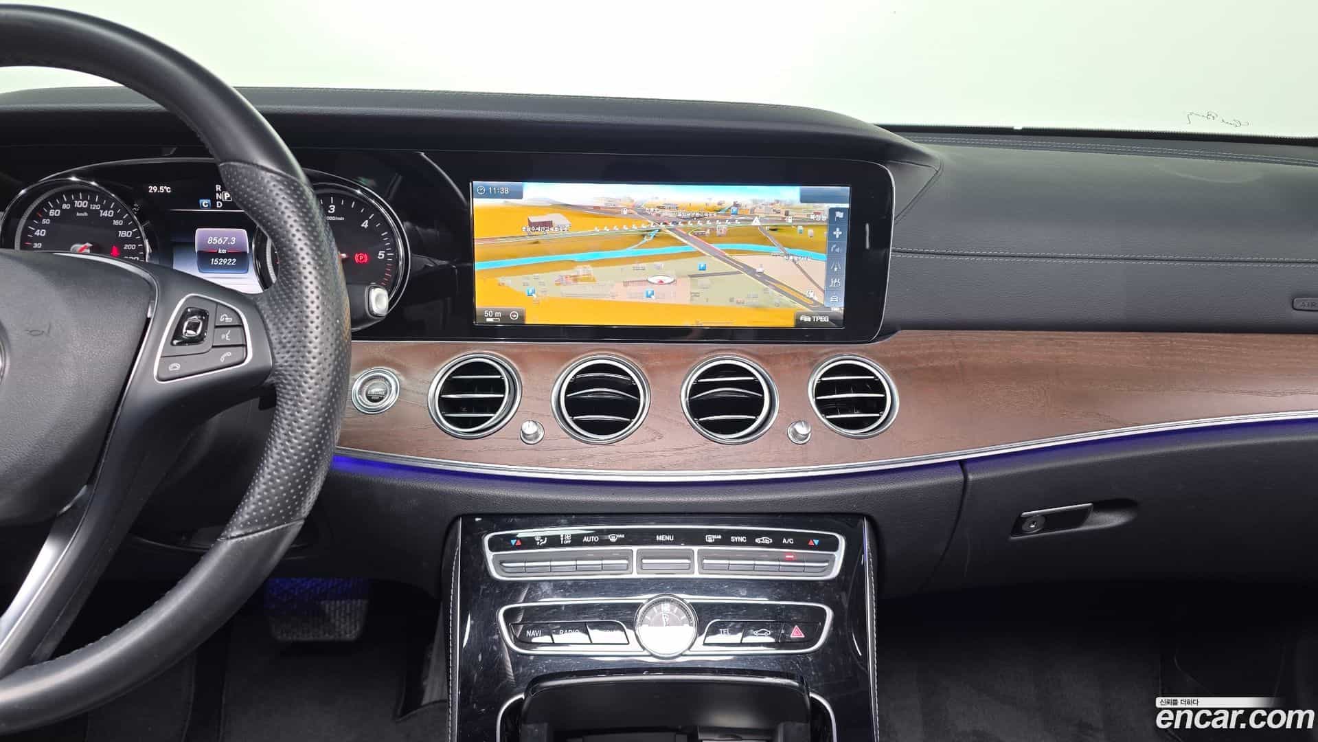 E-Class Mercedes-Benz 2016.8-OPTION-018