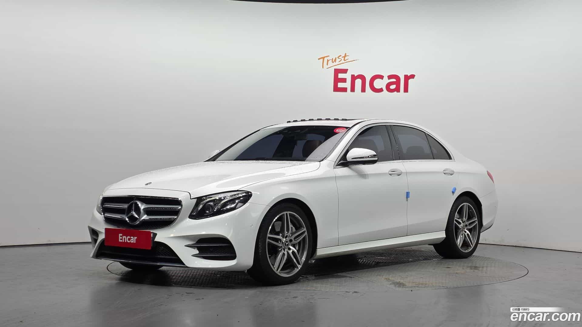 E-Class Mercedes-Benz 2018.8-OUTER-001