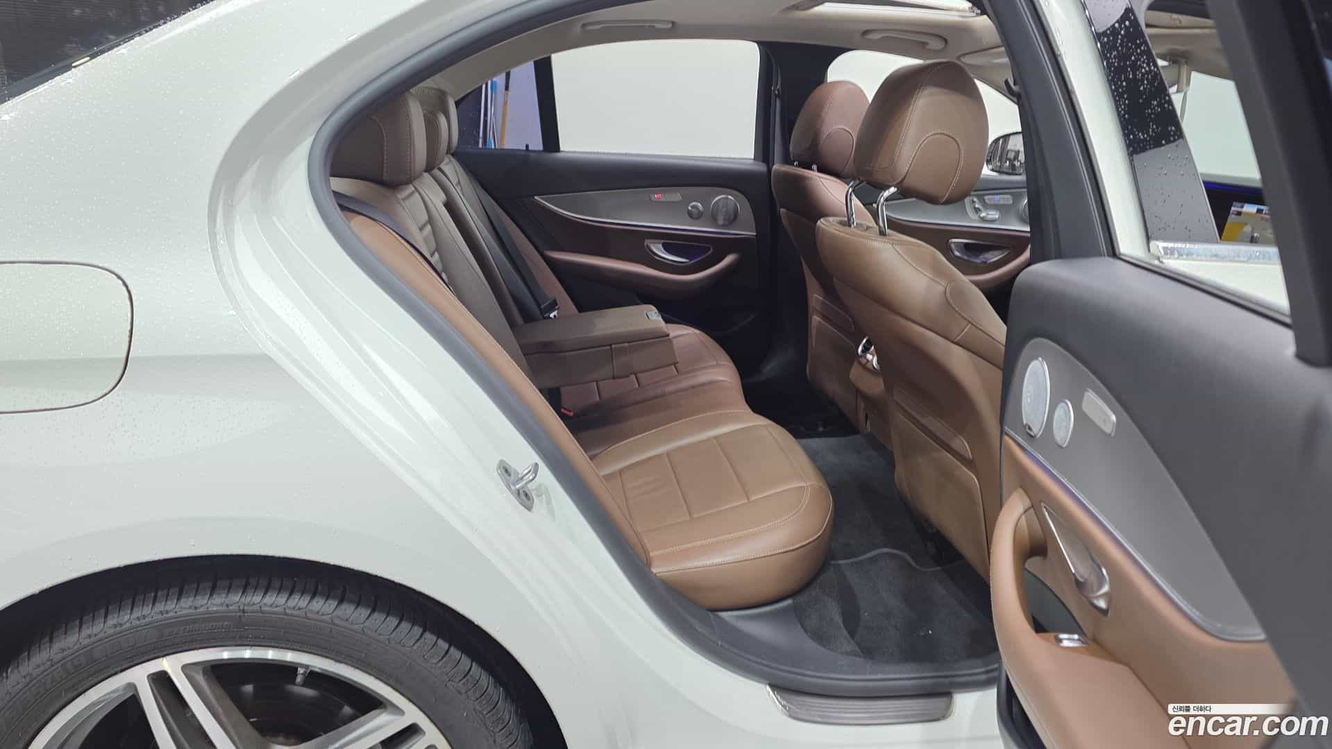 E-Class Mercedes-Benz 2018.8-OPTION-015