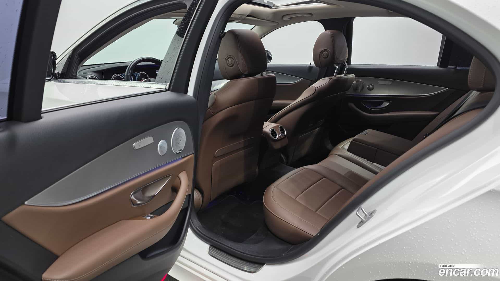 E-Class Mercedes-Benz 2018.8-OPTION-016
