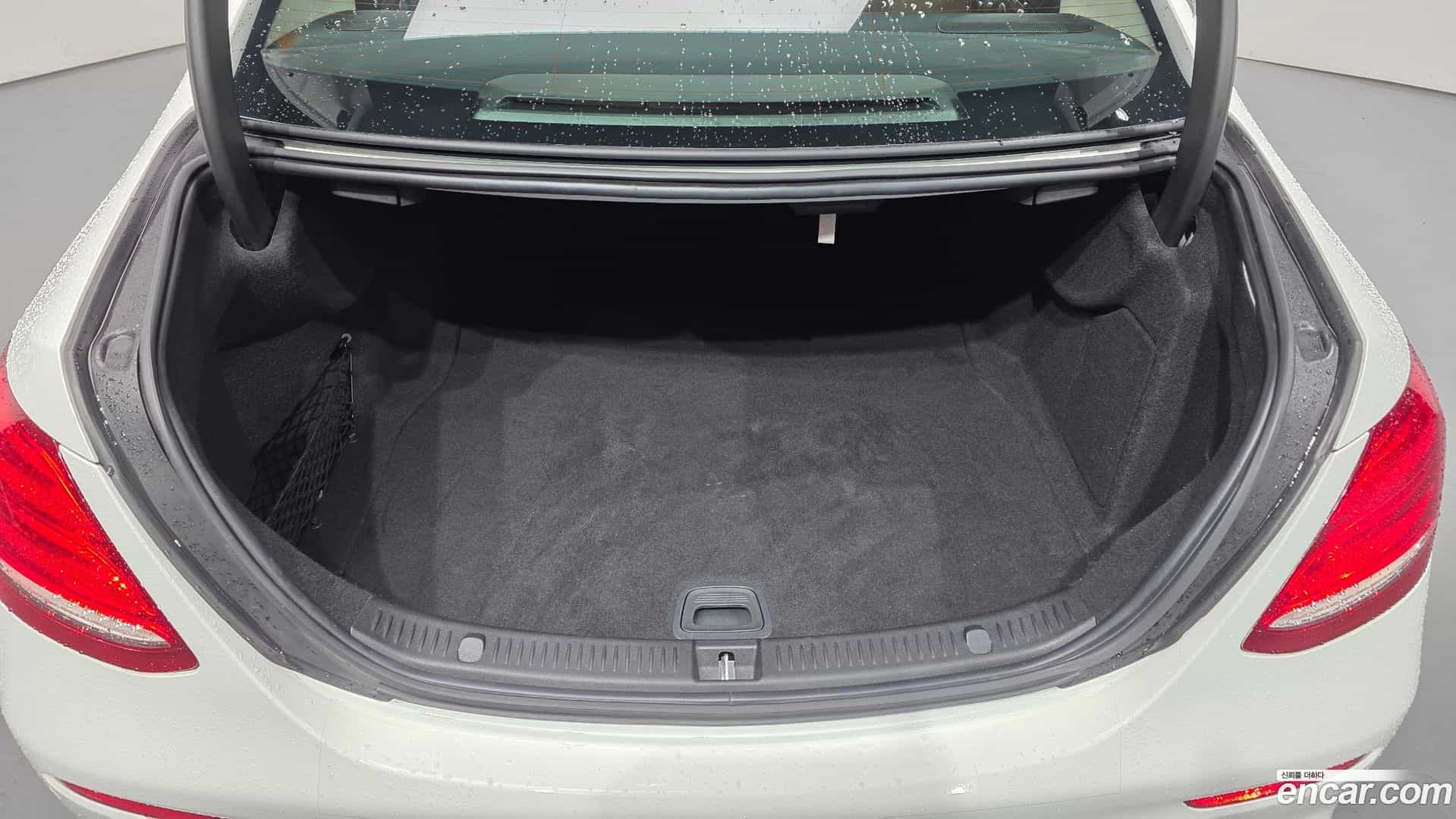 E-Class Mercedes-Benz 2018.8-OPTION-022