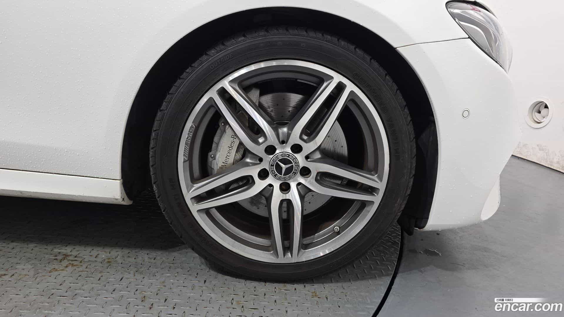 E-Class Mercedes-Benz 2018.8-OUTER-031