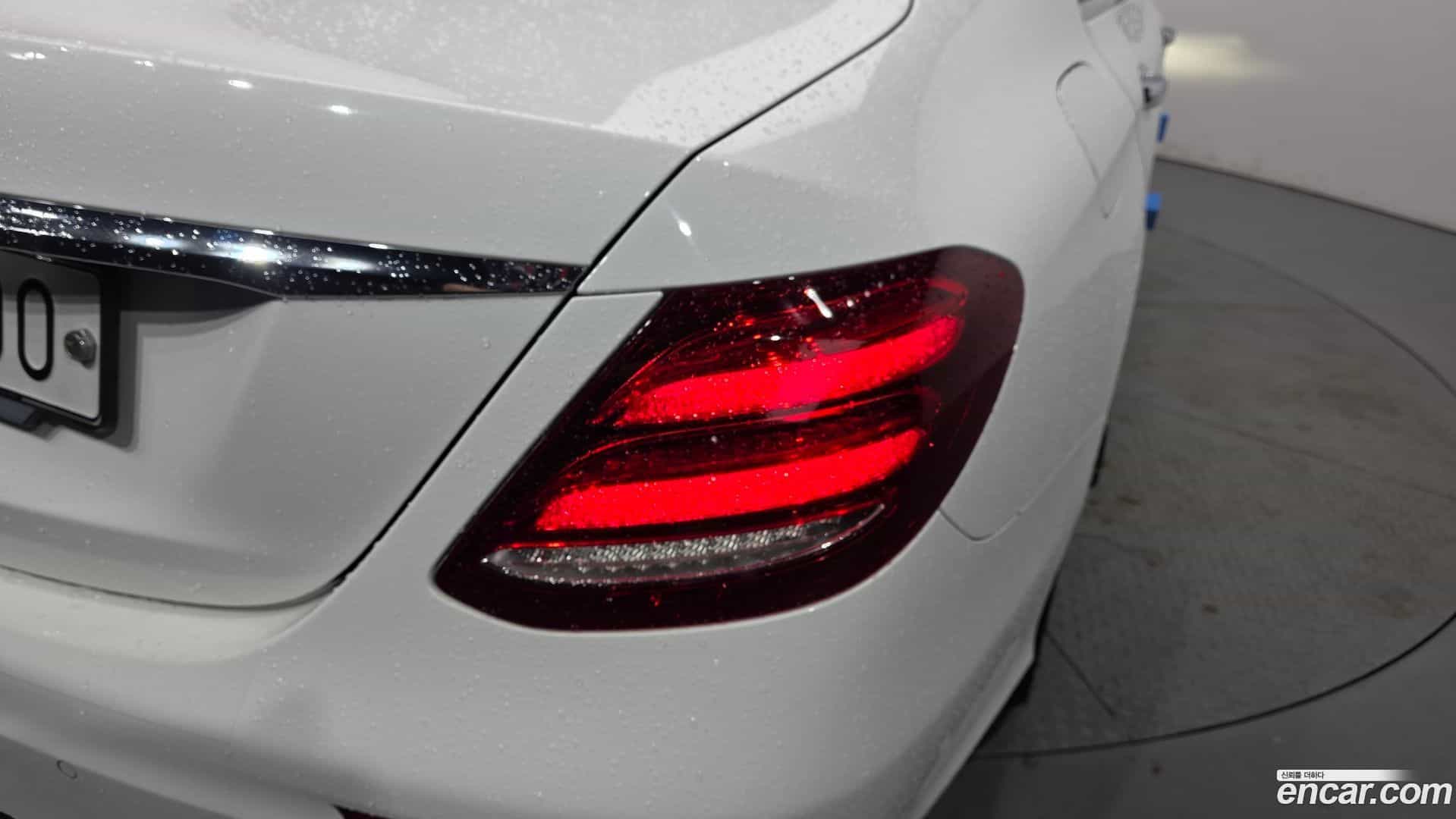 E-Class Mercedes-Benz 2018.8-OUTER-033