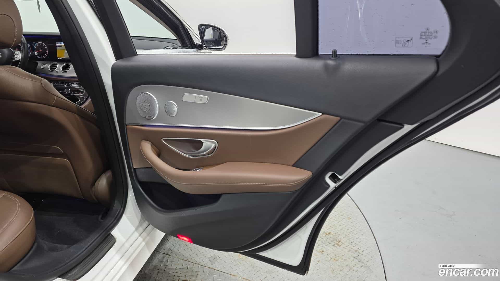 E-Class Mercedes-Benz 2018.8-INNER-035