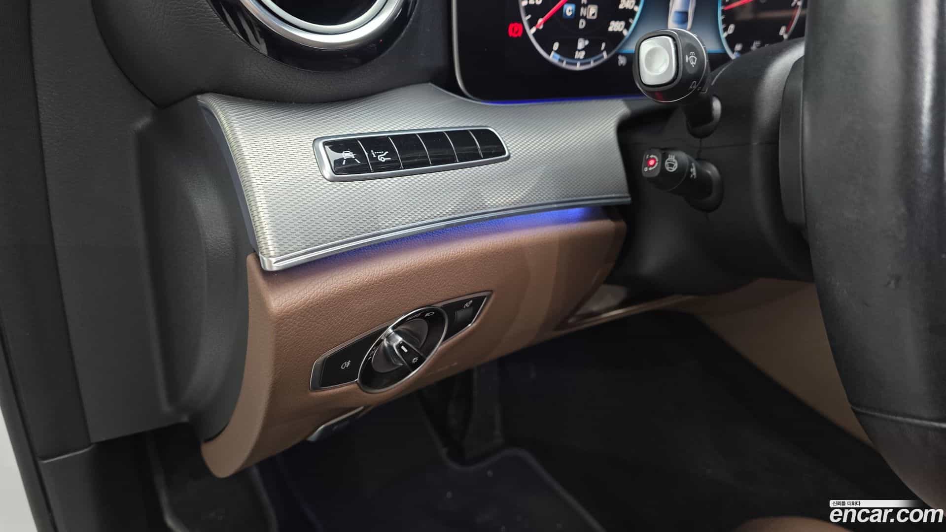 E-Class Mercedes-Benz 2018.8-OPTION-040
