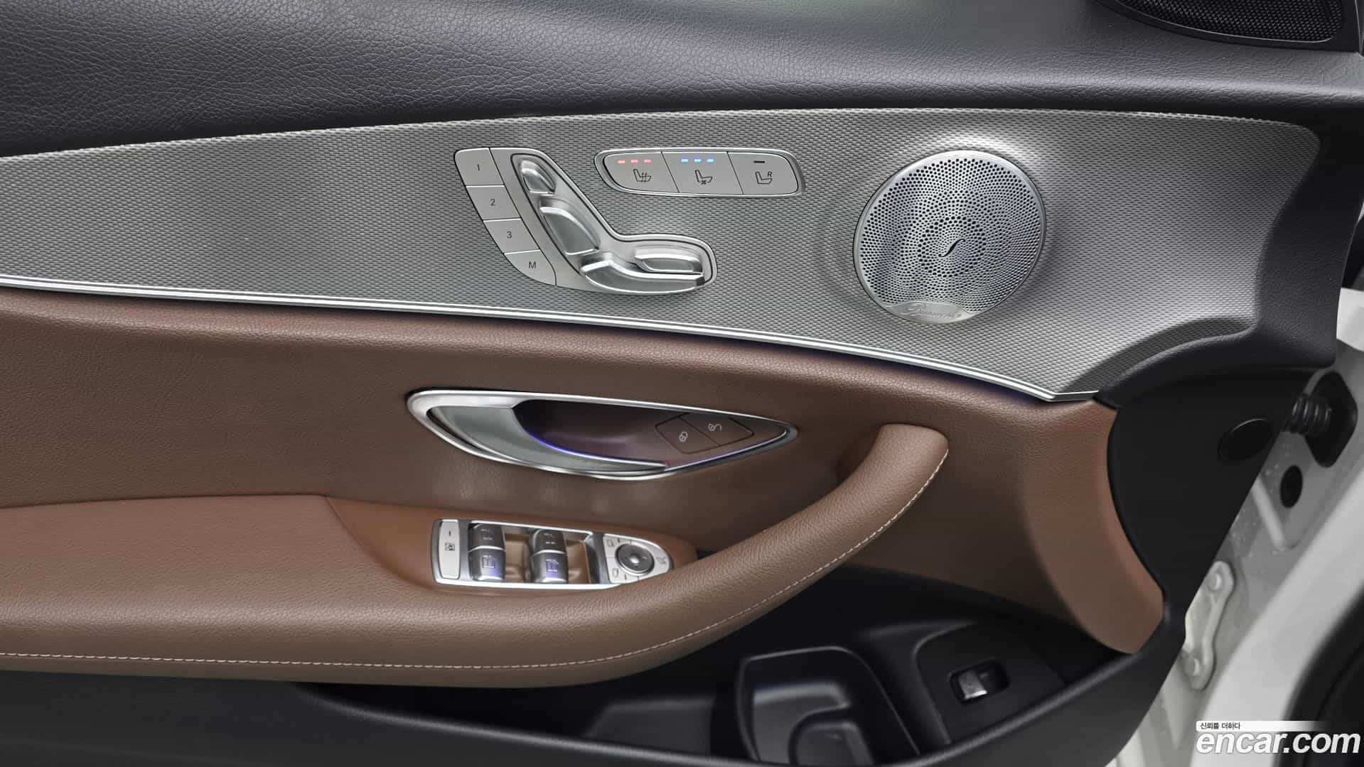 E-Class Mercedes-Benz 2018.8-OPTION-042