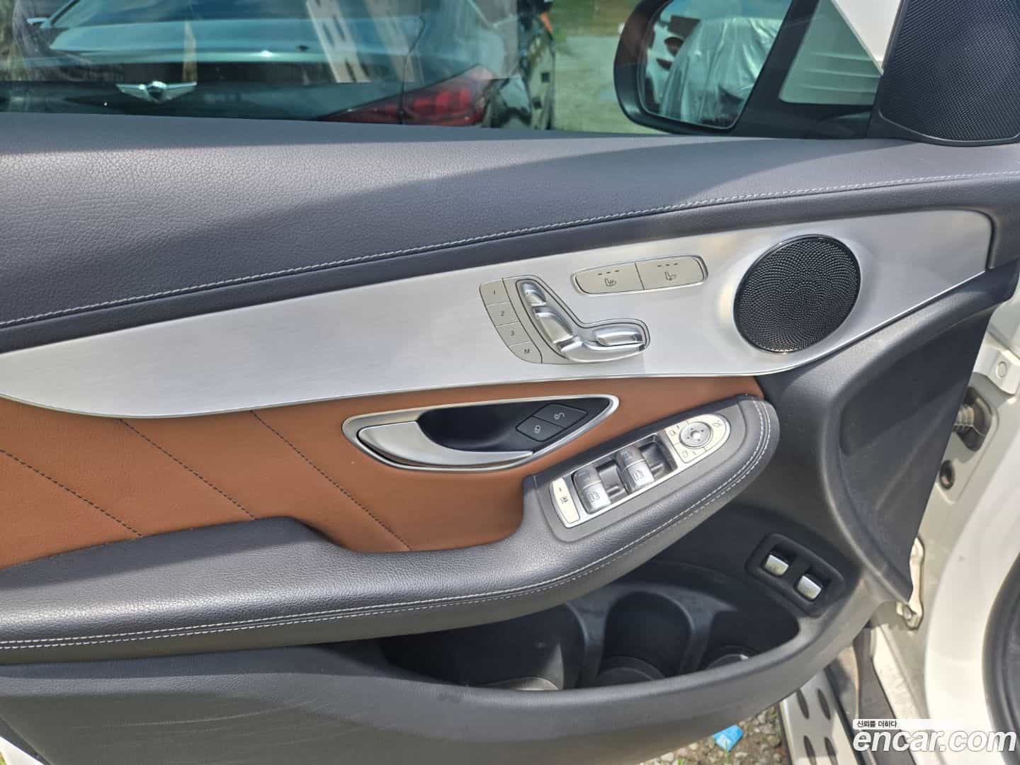 GLC-Class Mercedes-Benz 2022.9-OUTER-005
