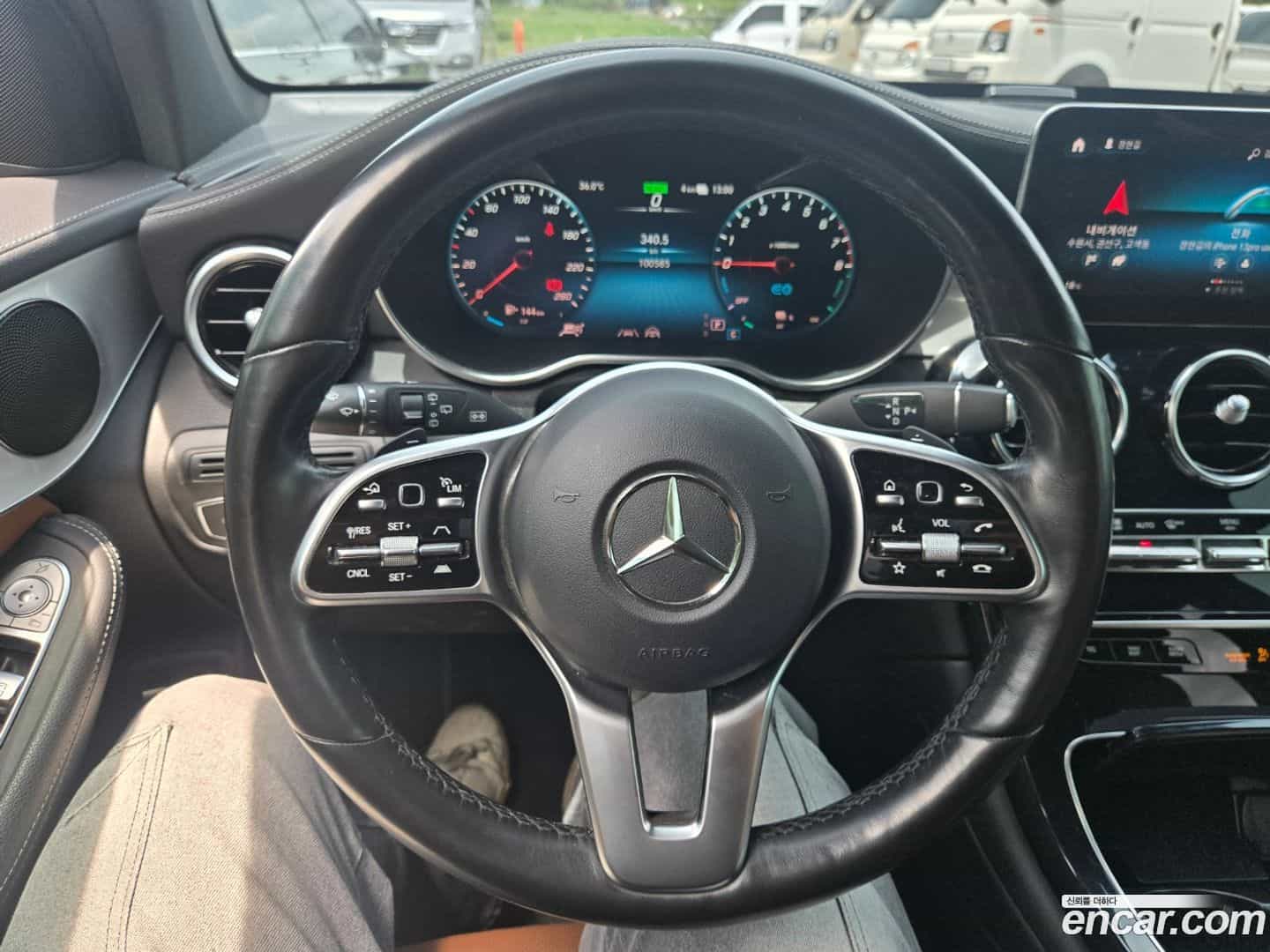 GLC-Class Mercedes-Benz 2022.9-INNER-008