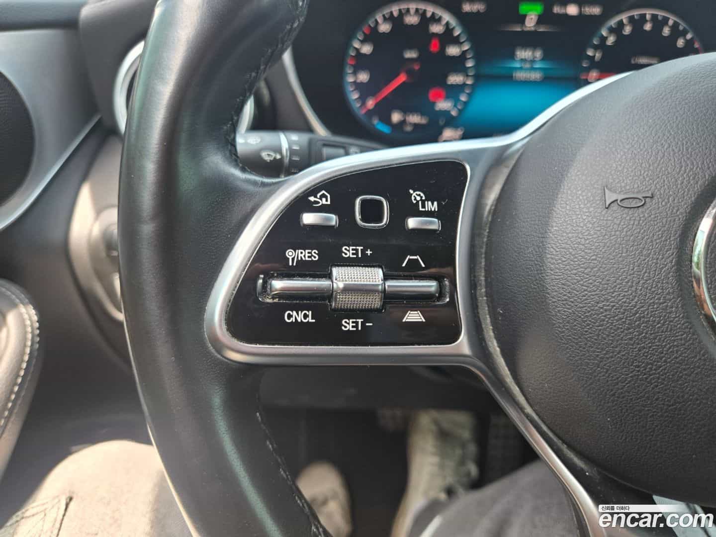 GLC-Class Mercedes-Benz 2022.9-INNER-009