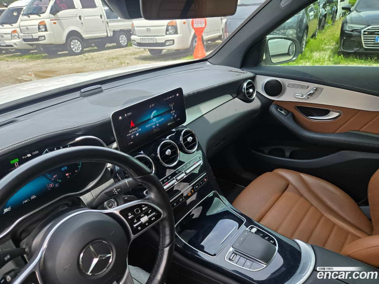 GLC-Class Mercedes-Benz 2022.9-INNER-010