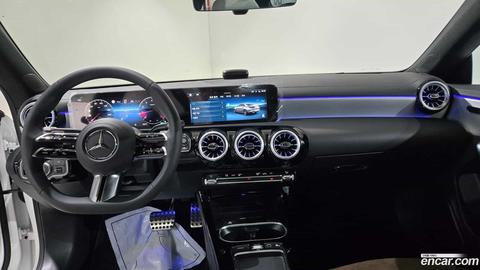 CLA-Class Mercedes-Benz 2025.9-OPTION-021