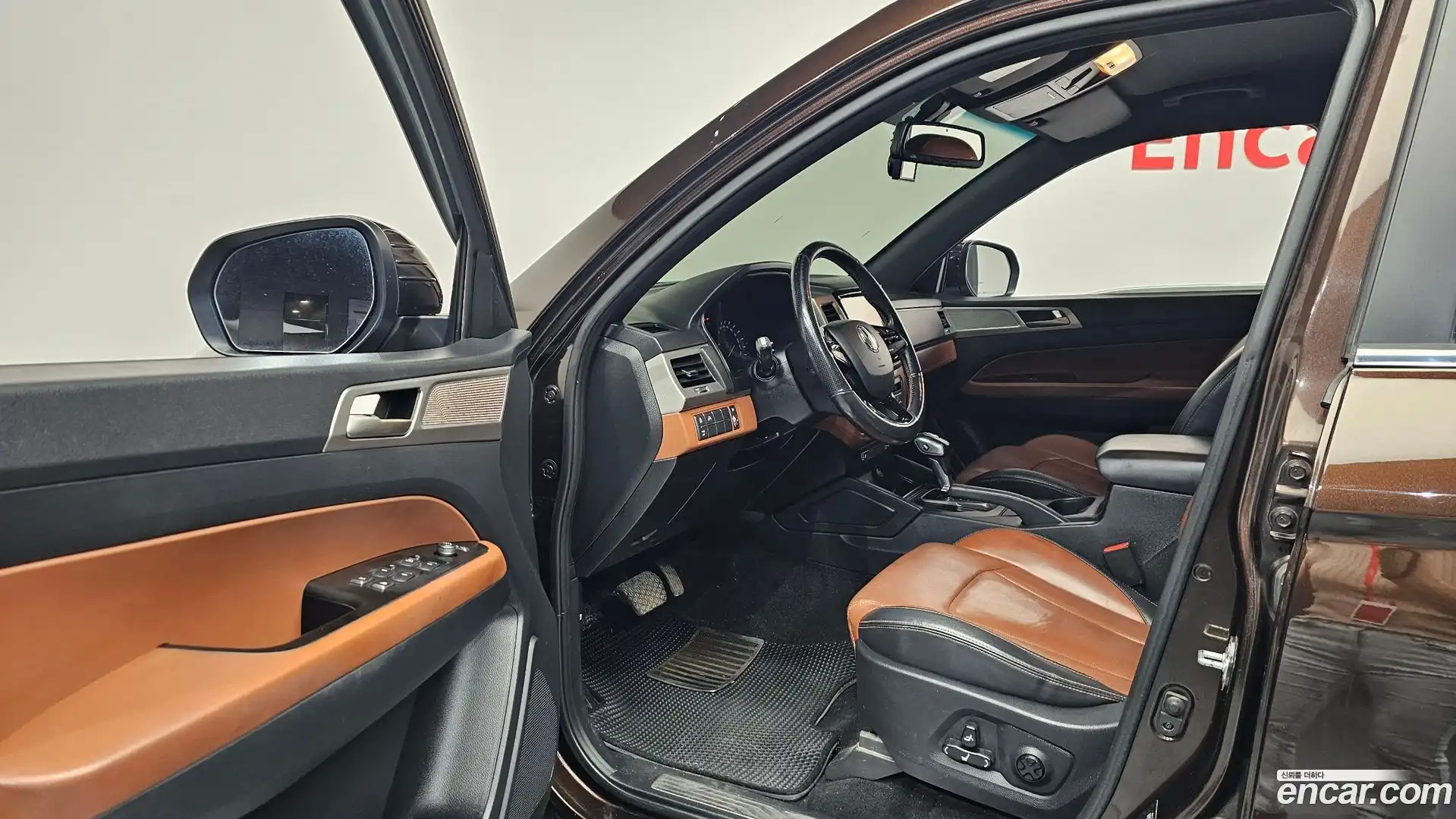 Rexton KG Mobility 2019.0-INNER-010