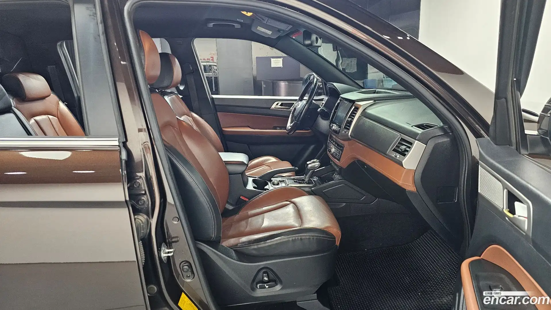 Rexton KG Mobility 2019.0-INNER-036