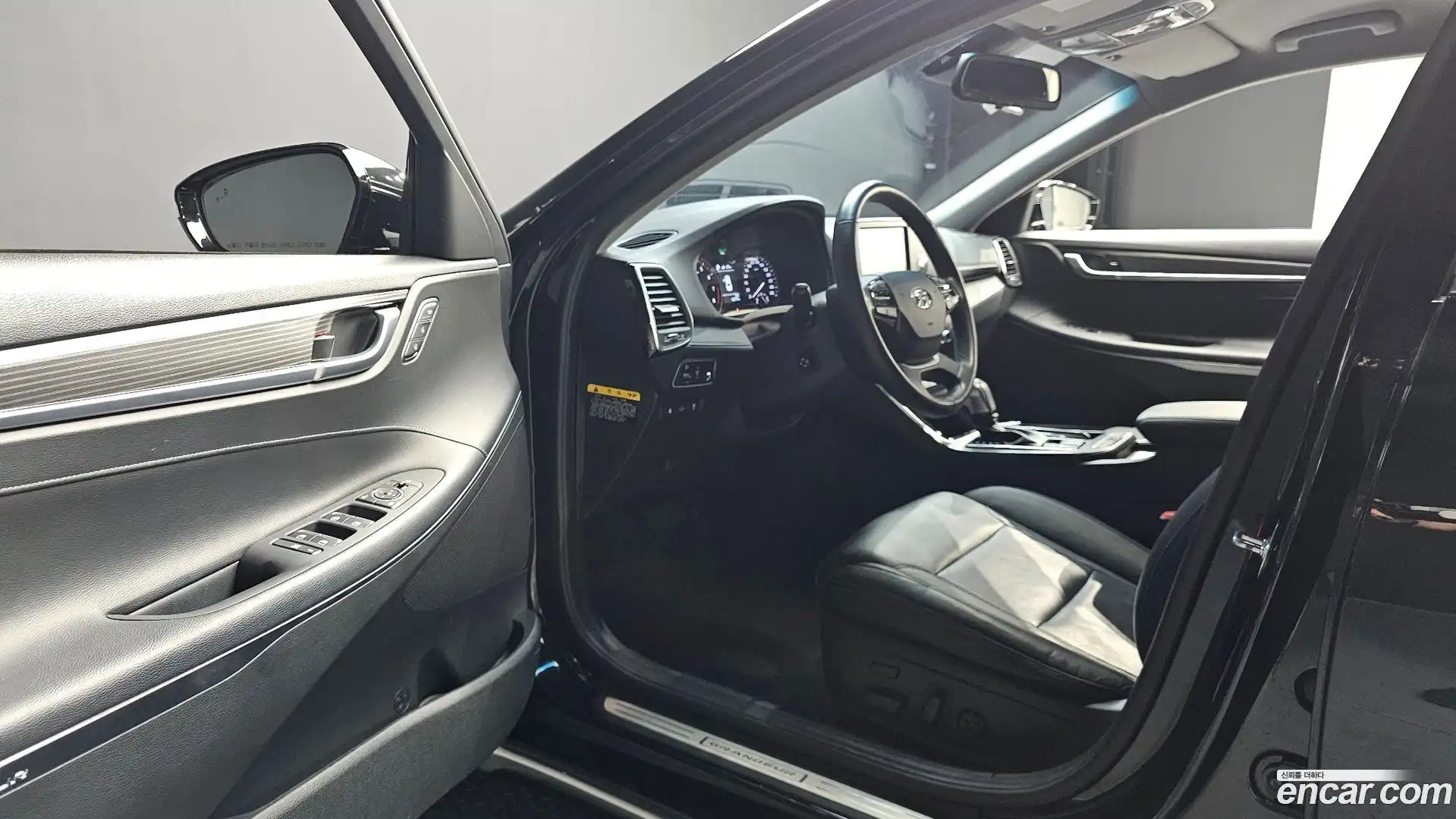 Grandeur Hyundai 2017.0-INNER-010
