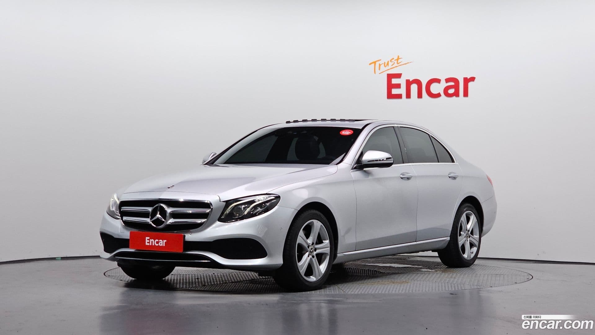 Main__Slider__Photo:E-Class Mercedes-Benz 2017.6-0