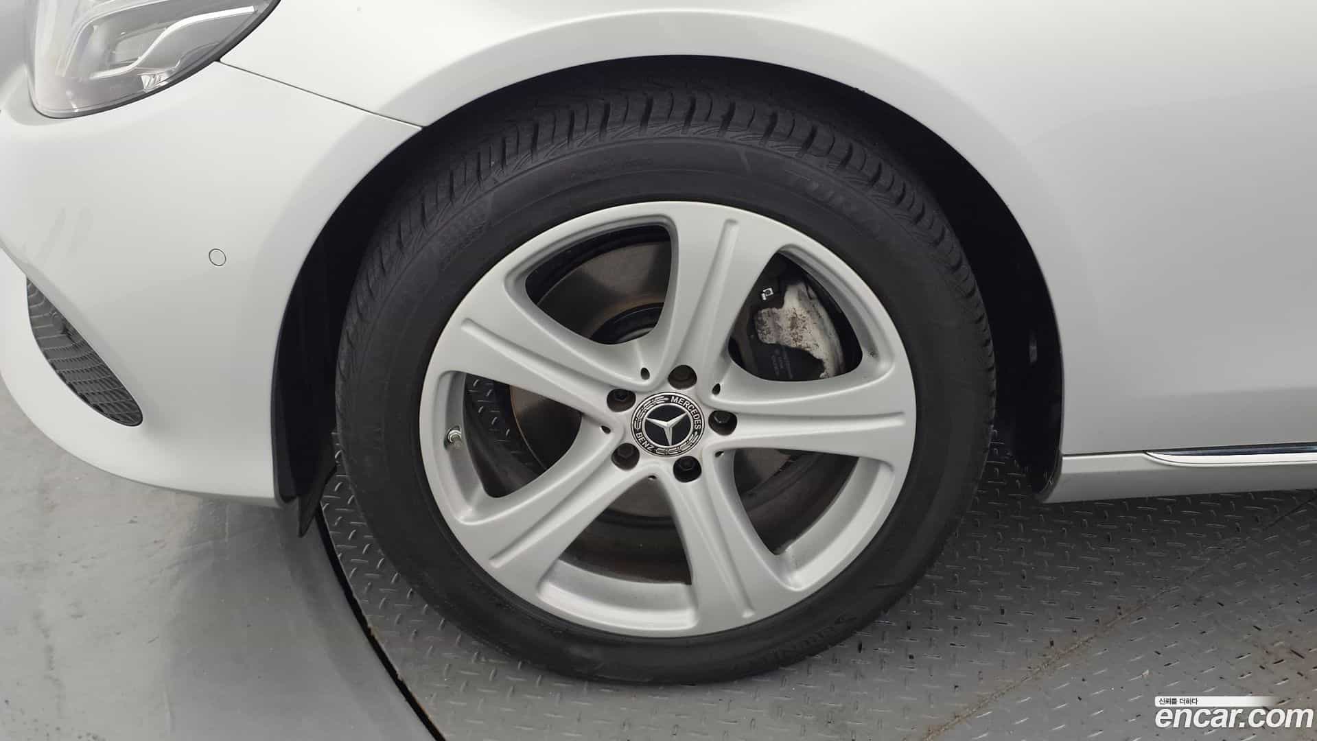 E-Class Mercedes-Benz 2017.6-OUTER-005