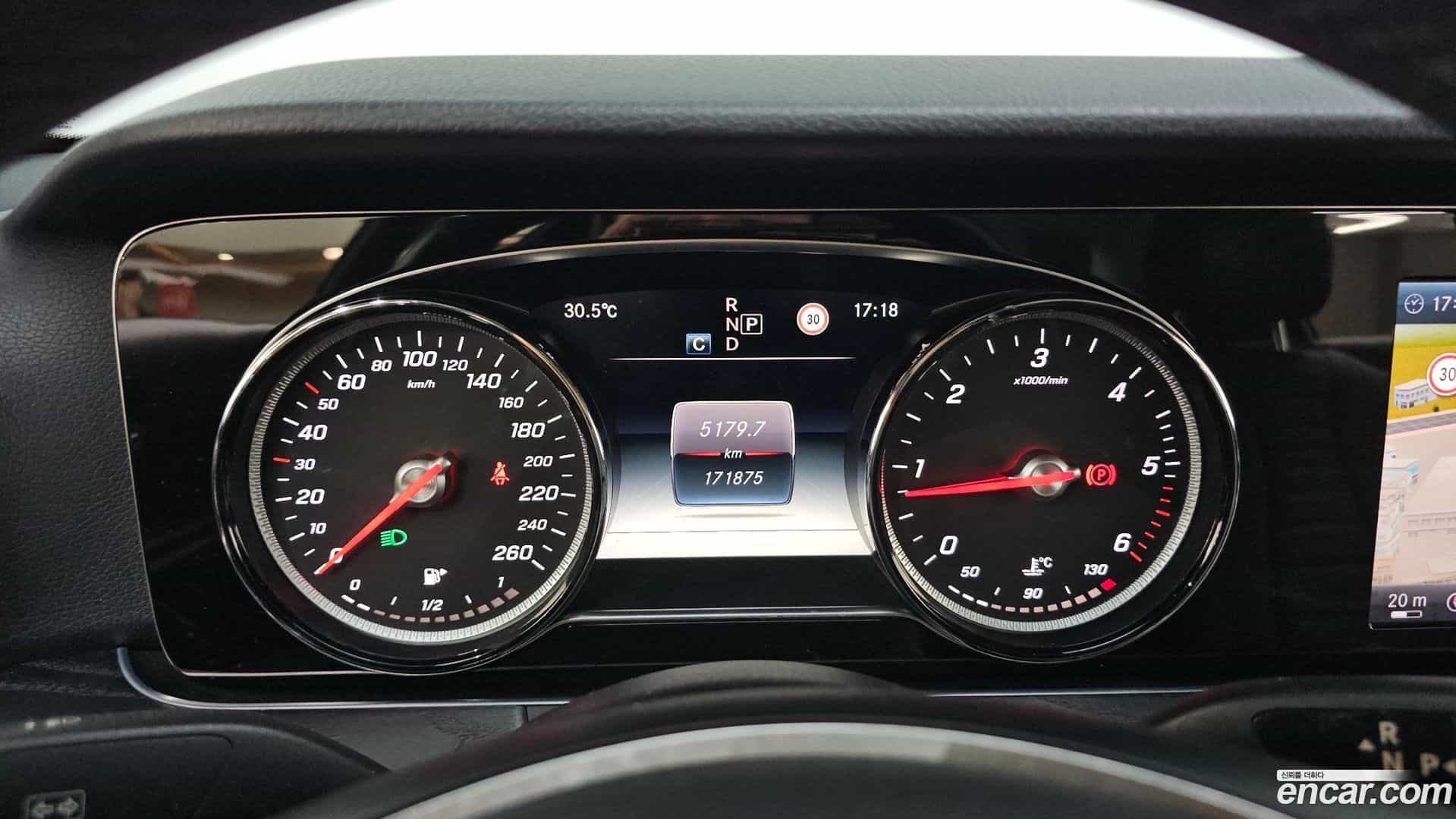 E-Class Mercedes-Benz 2017.6-INNER-008