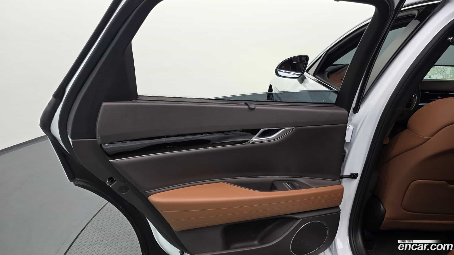 G80 Genesis 2023.2-INNER-035