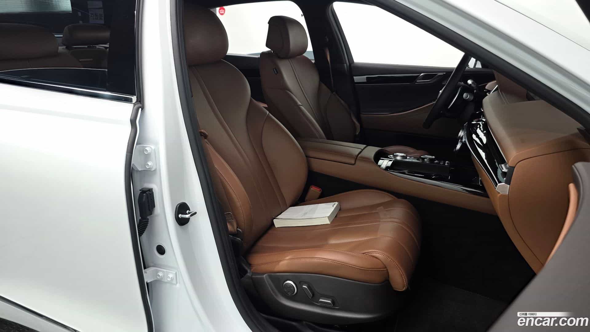G80 Genesis 2023.2-INNER-036