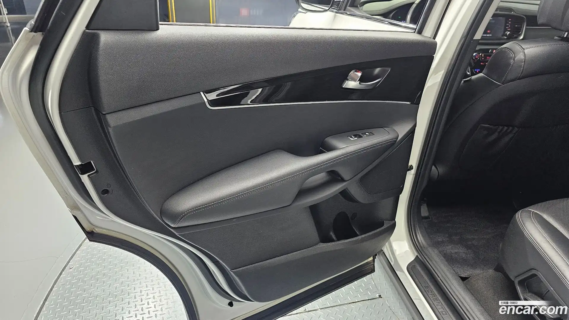 Sorento Kia 2018.2-INNER-035