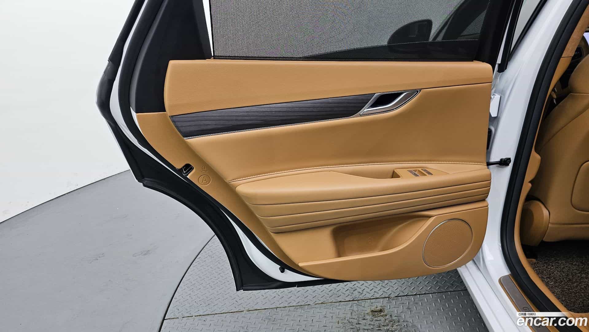 G80 Genesis 2025.9-INNER-035