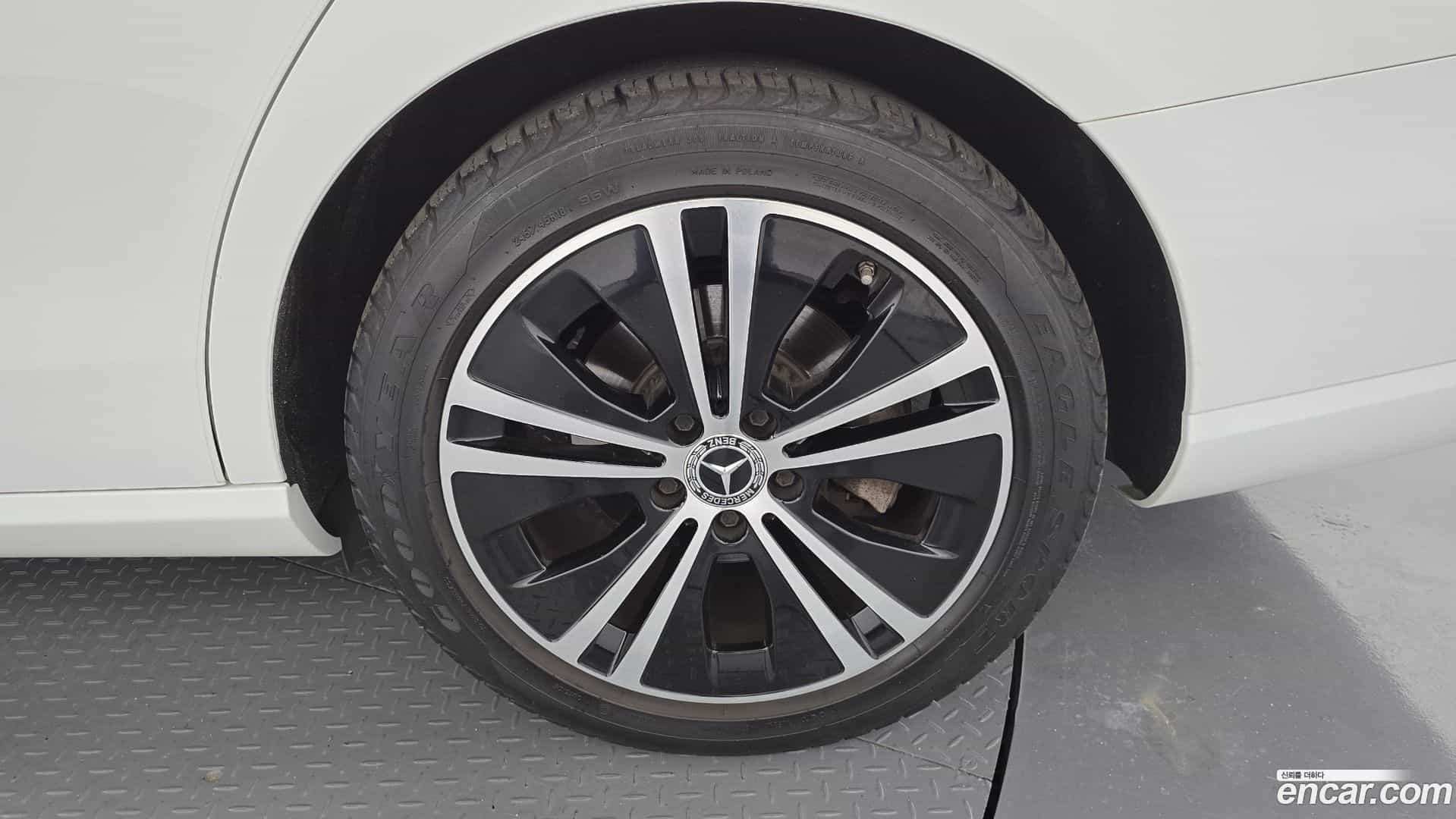 E-Class Mercedes-Benz 2021.4-OUTER-031