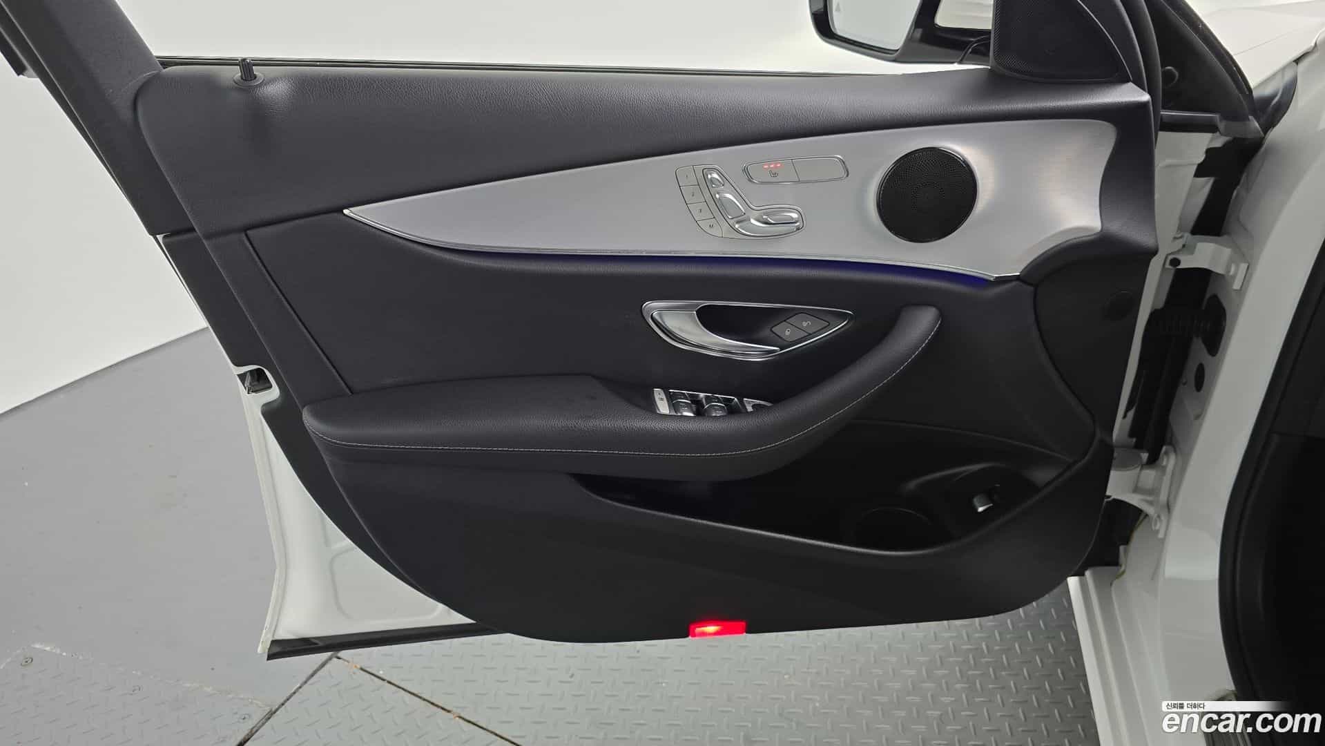 E-Class Mercedes-Benz 2021.4-INNER-034