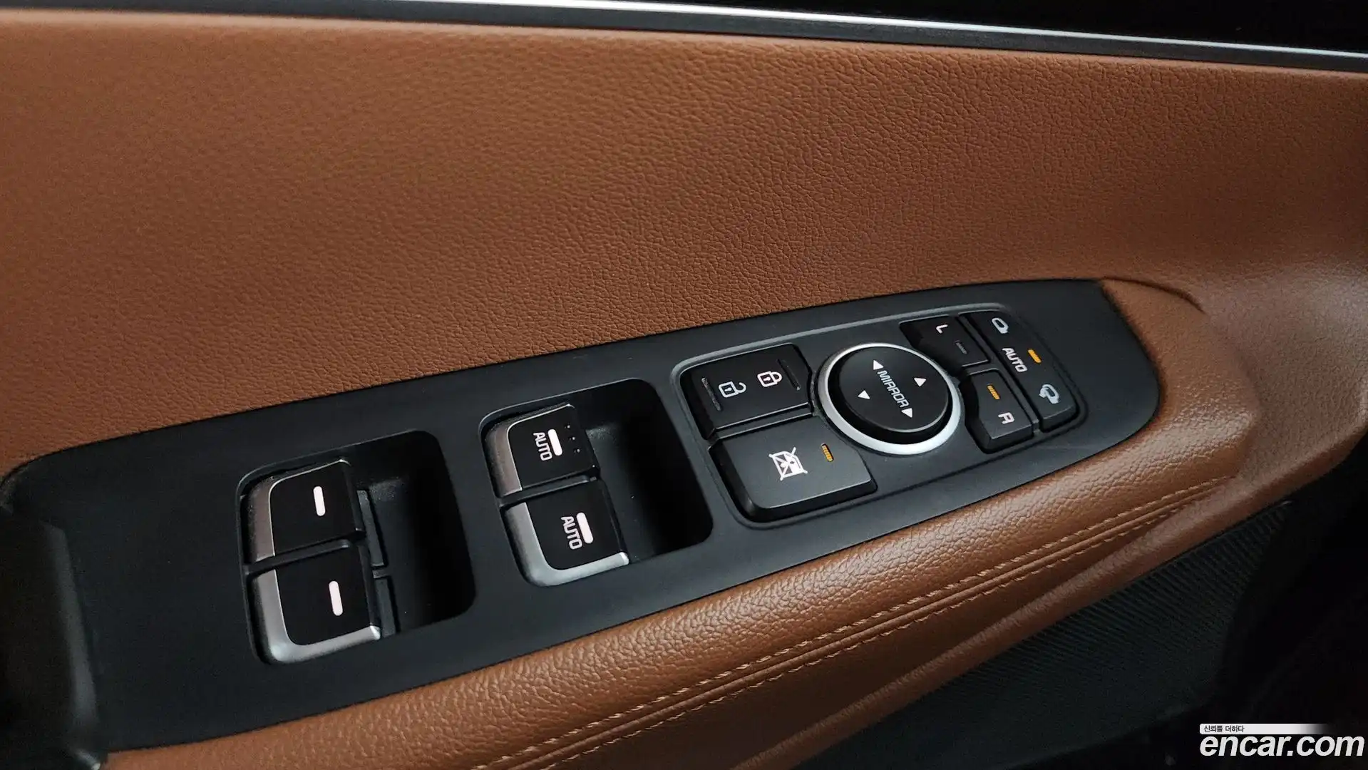 Sorento Kia 2018.0-OPTION-046