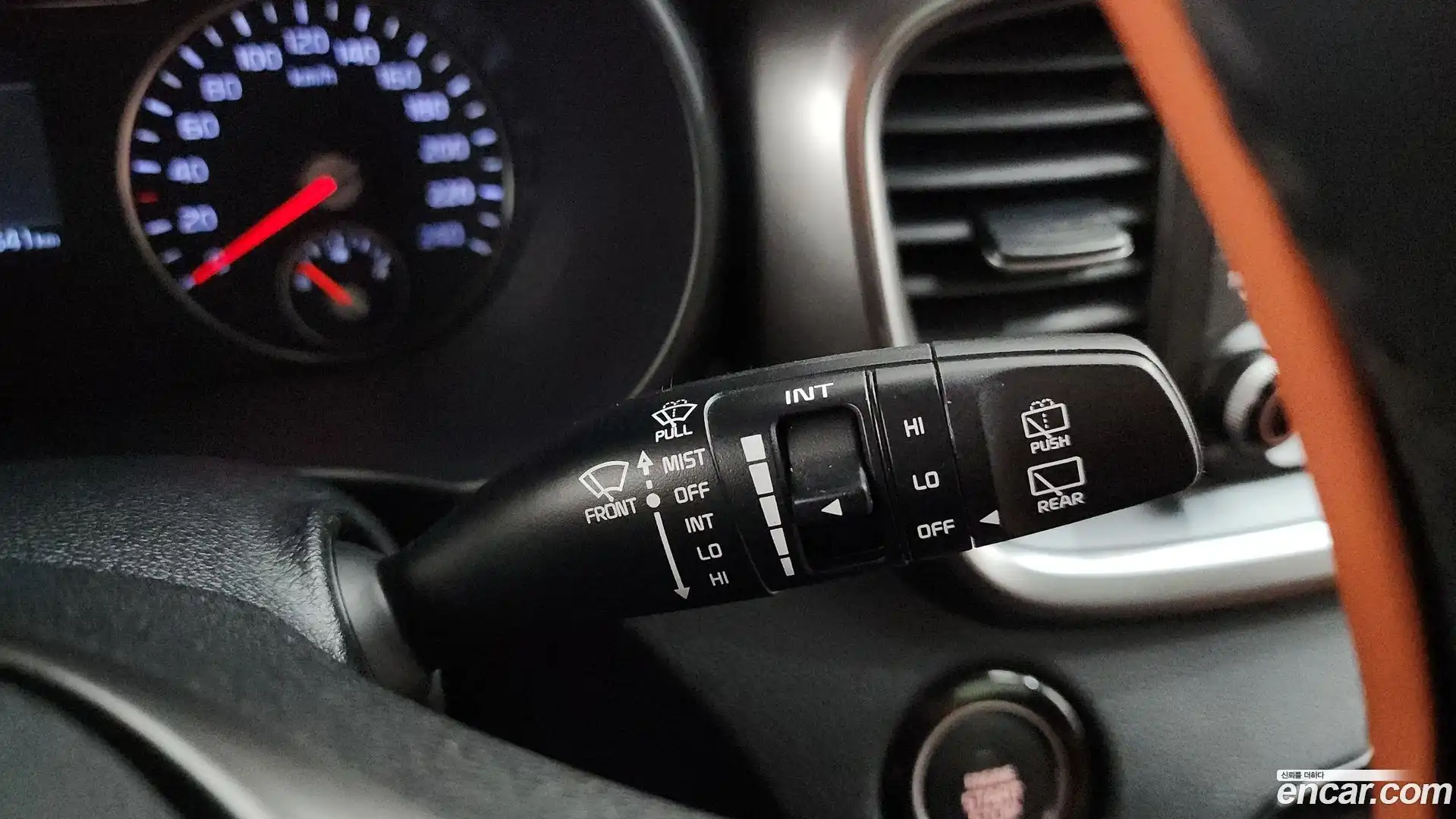 Sorento Kia 2018.0-OPTION-048