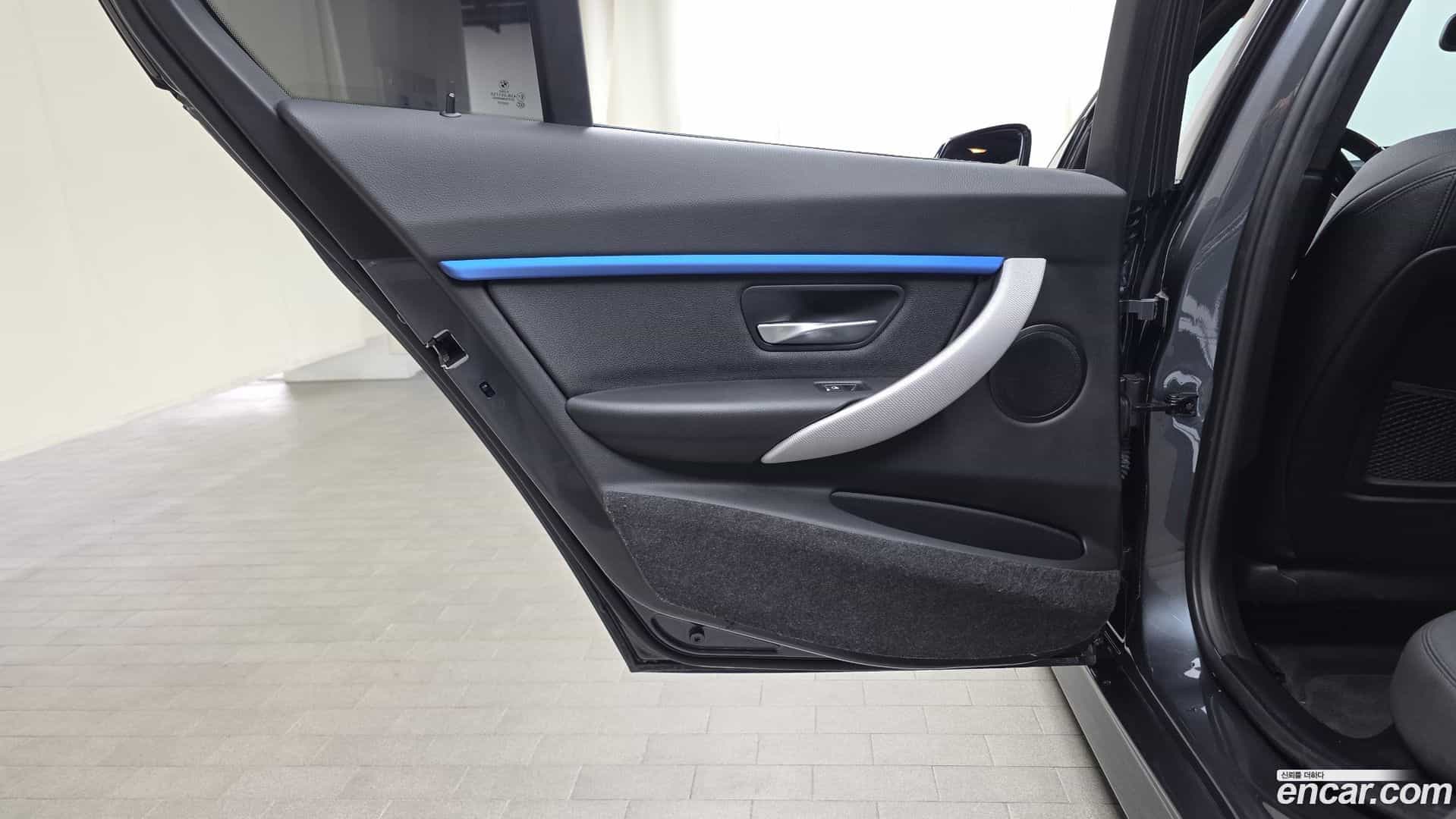 3-Series BMW 2018.1-INNER-035